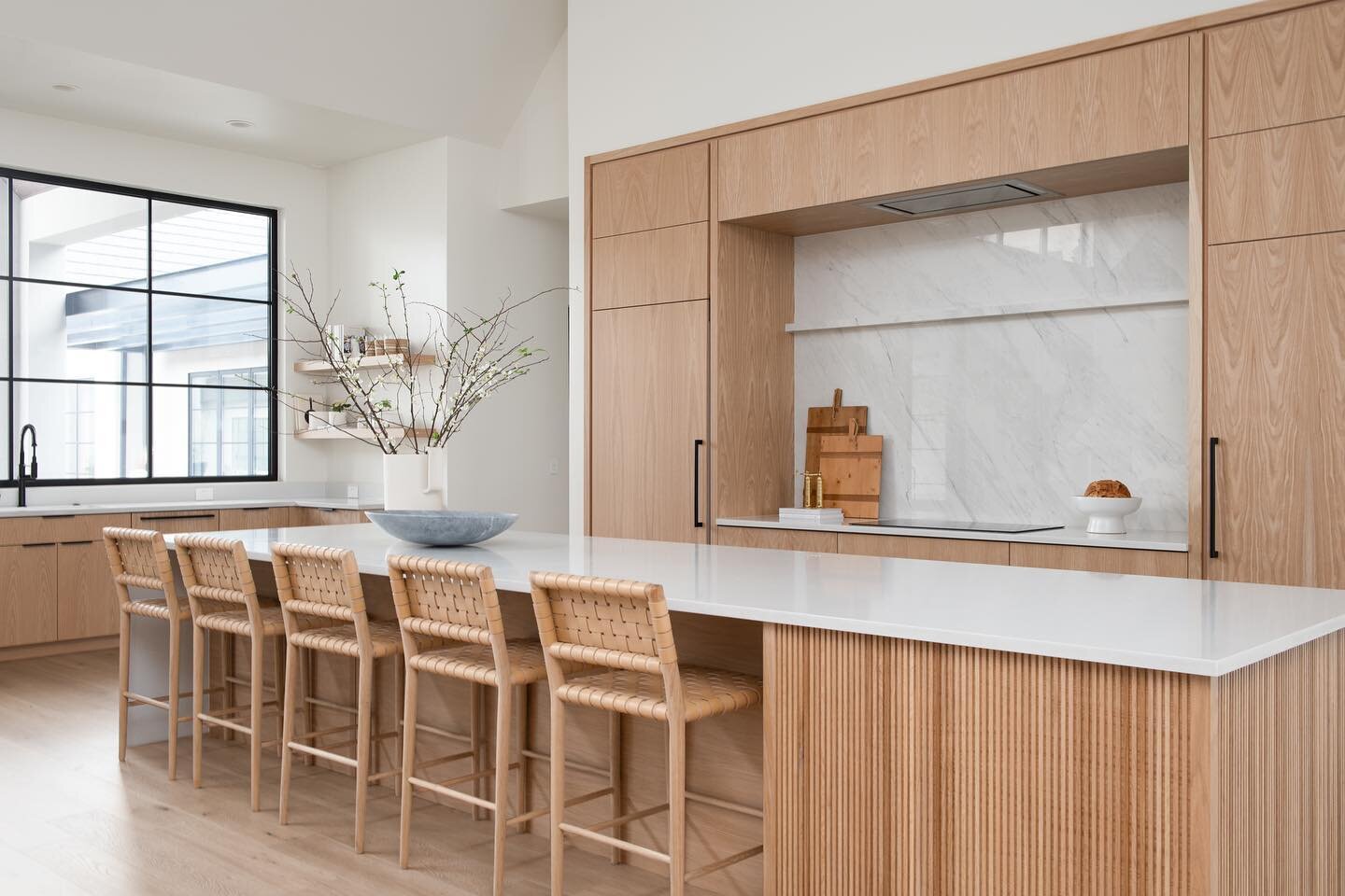 White oak minimalism at it&rsquo;s finest. The simple detail on the kitchen island adds so much texture. Such a pretty kitchen!