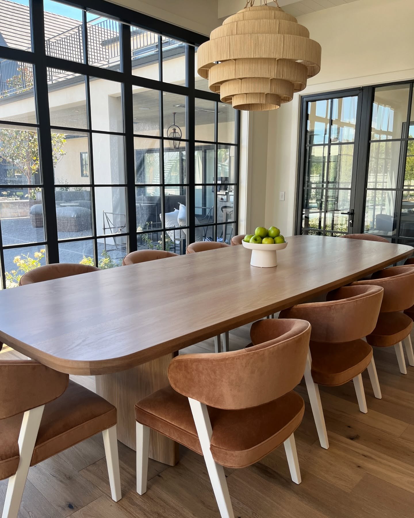 Throwback to the most beautiful white oak dinning table! Simple, yet classy and substantial. Really pulls the whole space together.