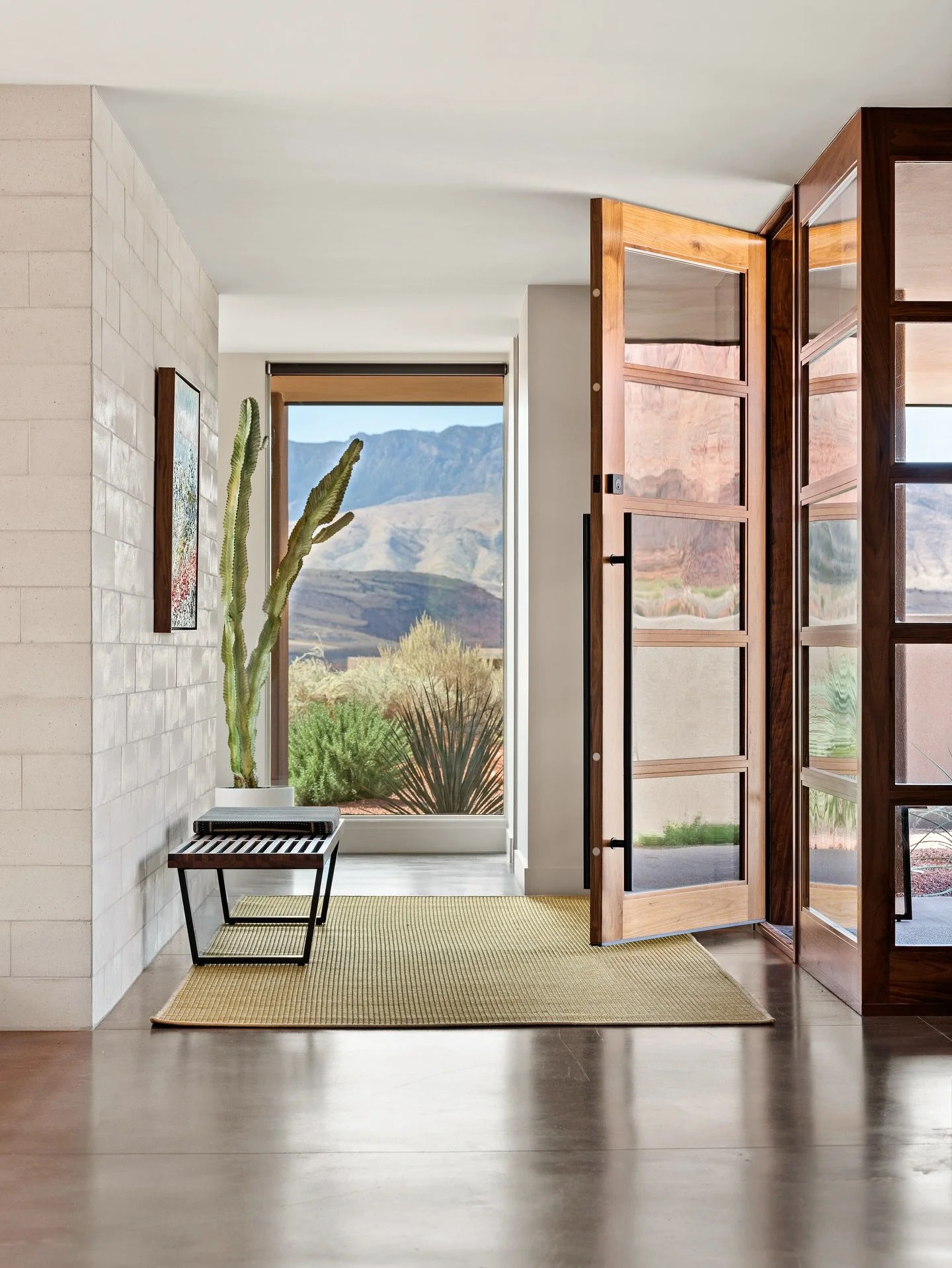 Natural light, clean lines, and killer dessert views. 

#kitchensofinstagram #kitchendesign #kitchen #utah #stgeorgeutah #homedecor #cabinets #gathr #houseandhome #homeinspo #kitcheninspo #luxaryhomes #architecturedesign #houseenvy #homedesigninspo #