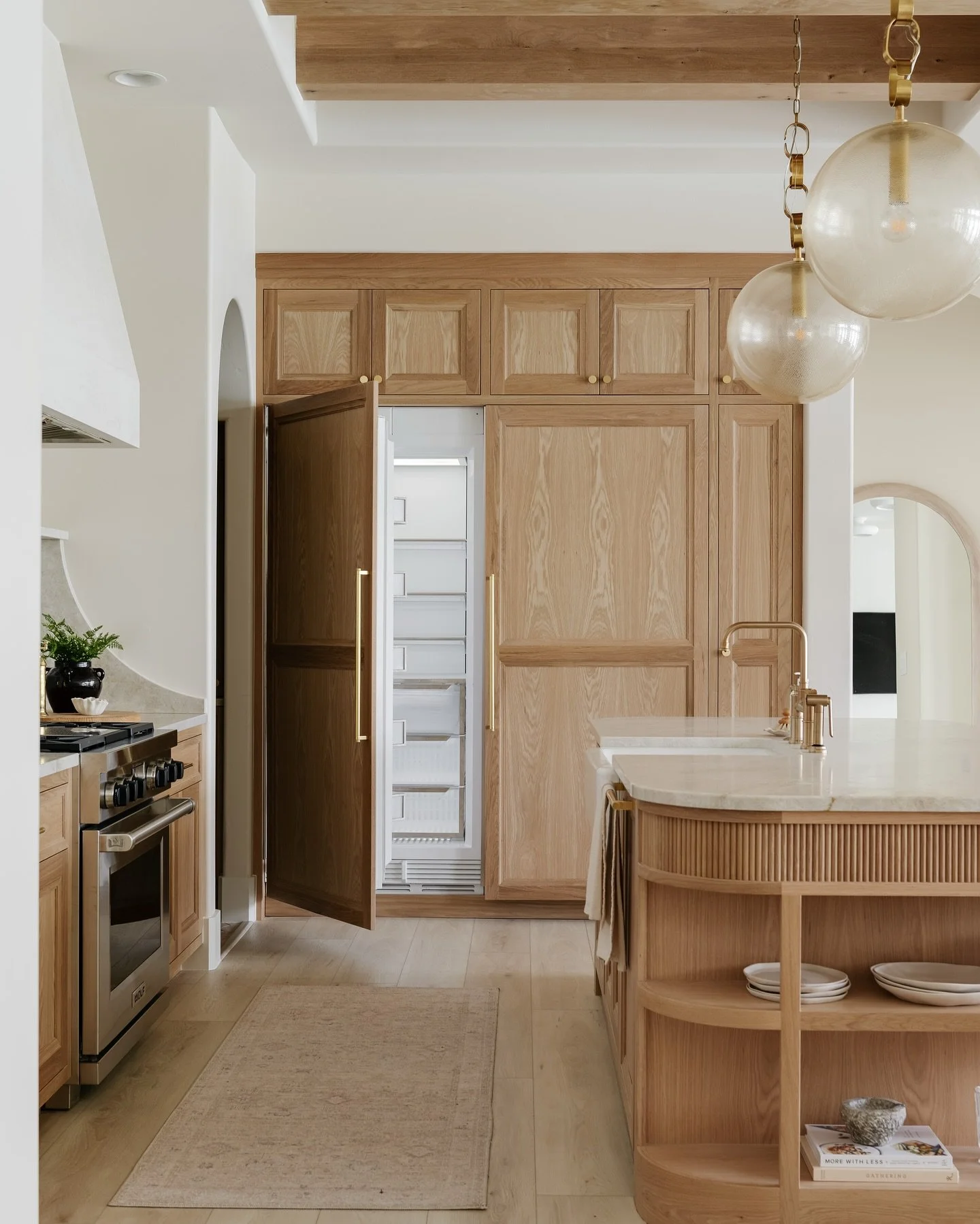 In celebration of the @stgeorgeparadeofhomes coming up, here are some our favorites from last year ✨

Builders: @splitrockcustomhomes @khthomes 
Designers: @beckiowens @kim.tucker.designs 
Photos: @laceyalexander_interiors 
Woodwork: @riverwoodsmill 