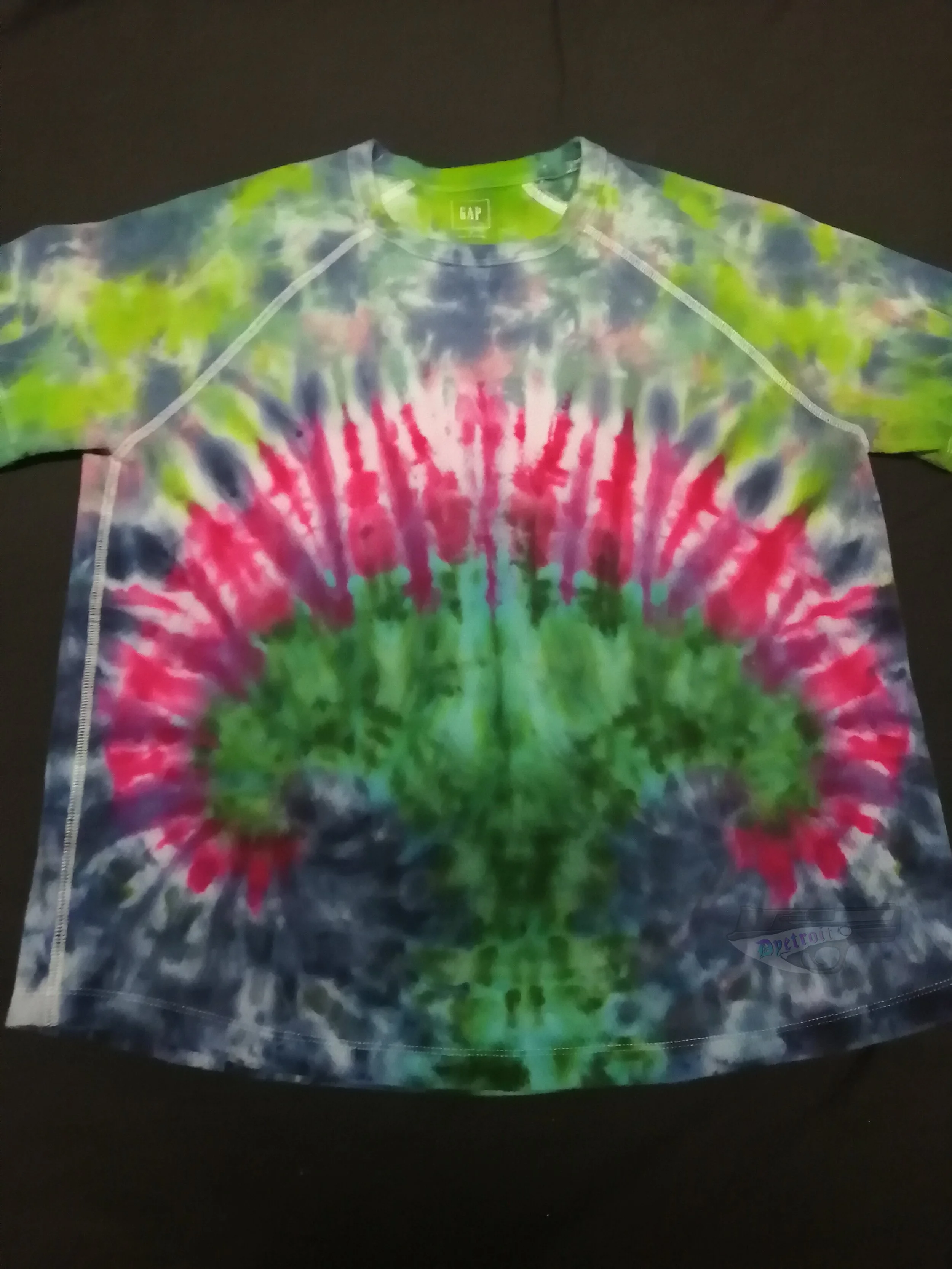 Gap- Splatter swirl shirt (Large) (LN-Up-cycled)