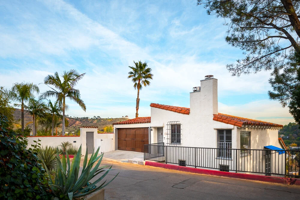 2752 Hollyridge MLS - virtuallyherestudios.com-1.jpg