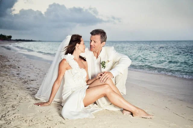 bodas-en-la-playa-foto-romantica.jpg