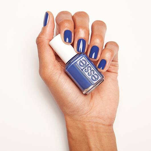 ESSIE-enamel-waterfall-in-love-on-hand-2.jpg