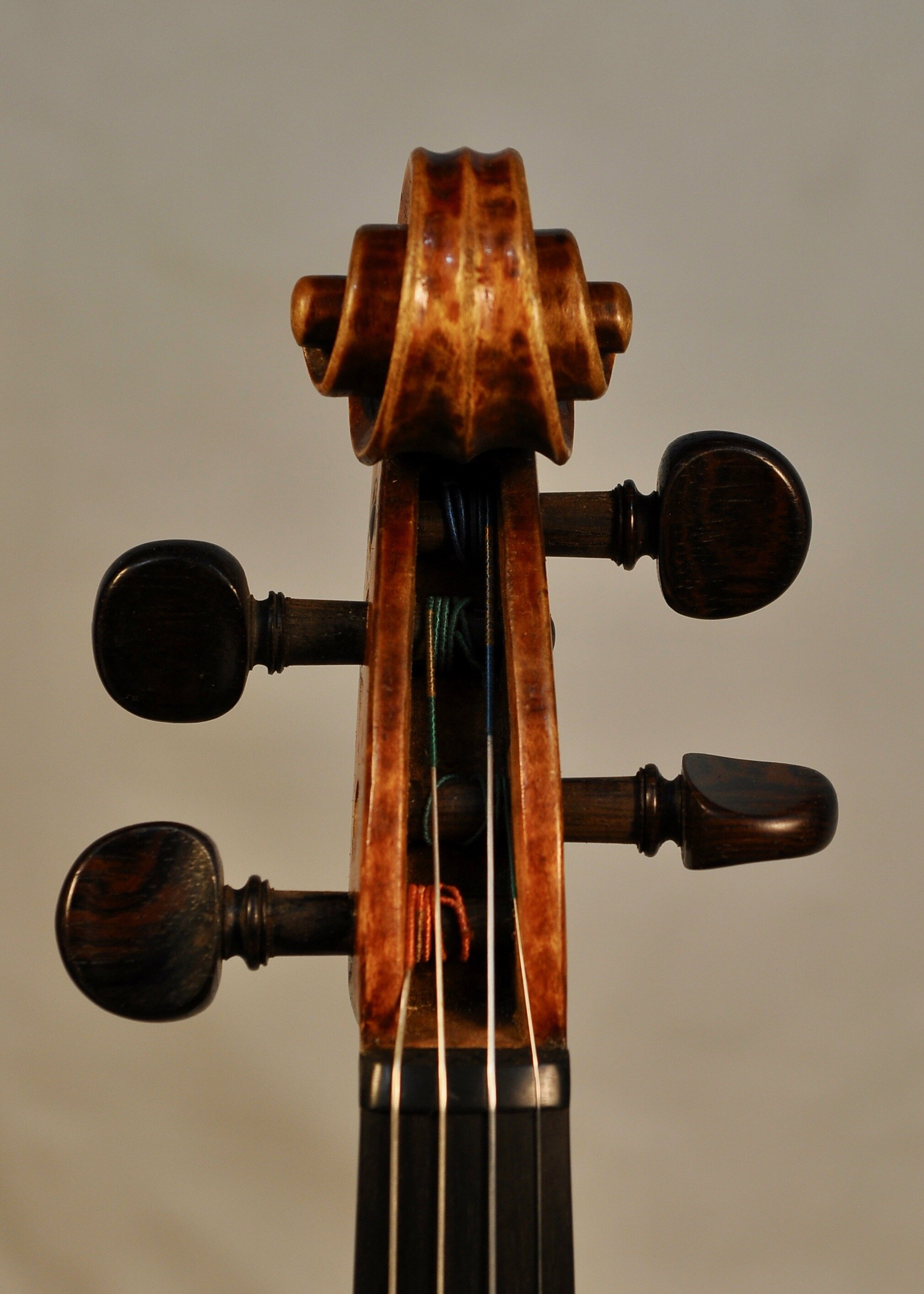 Modern scroll on a composite violin by Carlo Ferdinando Landolfi, c. 1750