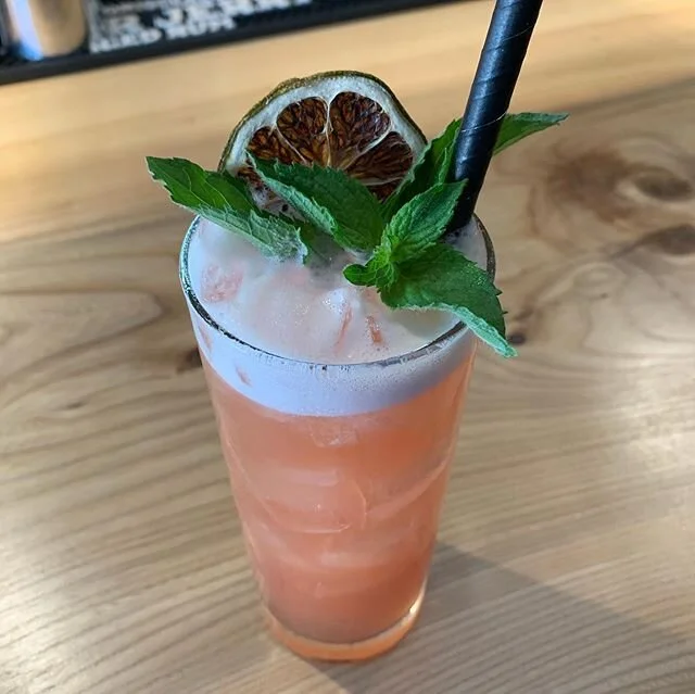 Bar feature 🎉 &quot;Get 2 birds stoned at once&quot; 14$
A tiki classic with a twist 🧉🏖 Smoky notes, not too sweet with a hint of citrus #supportlocal #drinkswithflare #mezcal  #campari #triplesec #lime