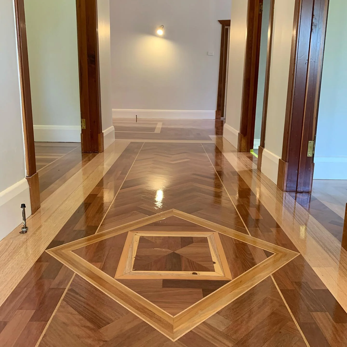 Brush box parquetry with Tas oak double border finished with @loba_australasia 2K Duo matt
#blackcattimberflooring #blackcatfloors #timberflooringmelbourne #floorsanding #floorpolishing #parquetrymelbourne #parquetexpert #parquetlovers #brushboxfloor