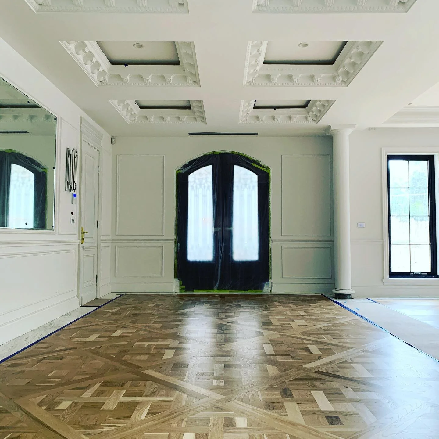 European oak versailles panel finished with Loba 2K Duo Semi-gloss 
#blackcattimberflooring #blackcatfloors #solid #europeanoakfloors #versailles #parquetry #dustlesssanding #parquetspecialist #oakflooring  #oaklovers #luxuryhome #homedecor #homeimpr
