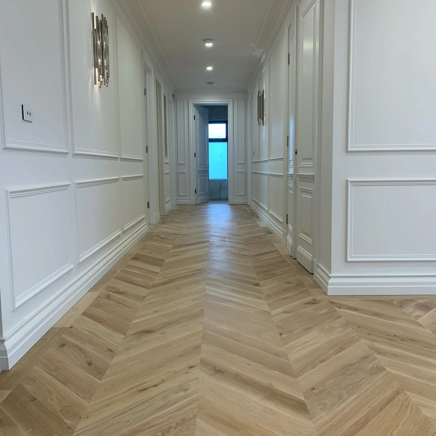 European oak chevron parquetry finished with Loba 2K Duo semi gloss

#blackcatfloors #blackcattimberflooring #europeanoak #chevronparquet #parquetryflooring #oaklover #homeimprovement #luxuryhomes #floorwork #flooringideasforyourhome #flooringconcept
