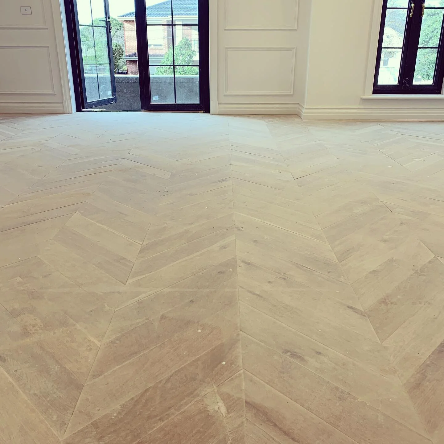 Install solid chevron parquet 
#blackcattimberflooring #blackcatfloors #timberflooringmelbourne #flooringinstallation #homeinterior #homeimprovement #oak #parquetfloor #chevronfloors

&lsquo;Taking care of Melbourne&rsquo;s floor&rsquo;
-BlackCat Tim