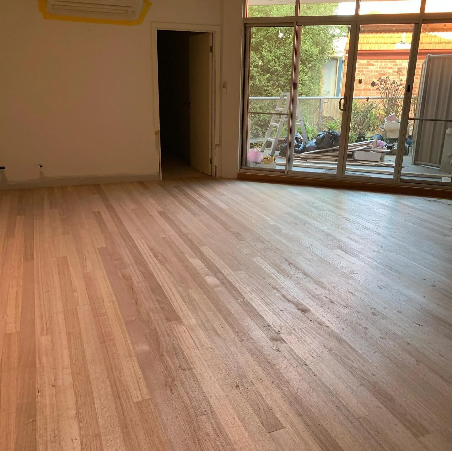 Tasmanian oak floorboard install 
#blackcattimberflooring #blackcatfloors #timberflooringmelbourne #flooringinstallation #tasmanianoak #floorboards #plywood #subfloorprep #flooringideas #floorrestoration #floorrenovation #homedecor #homeimprovement #