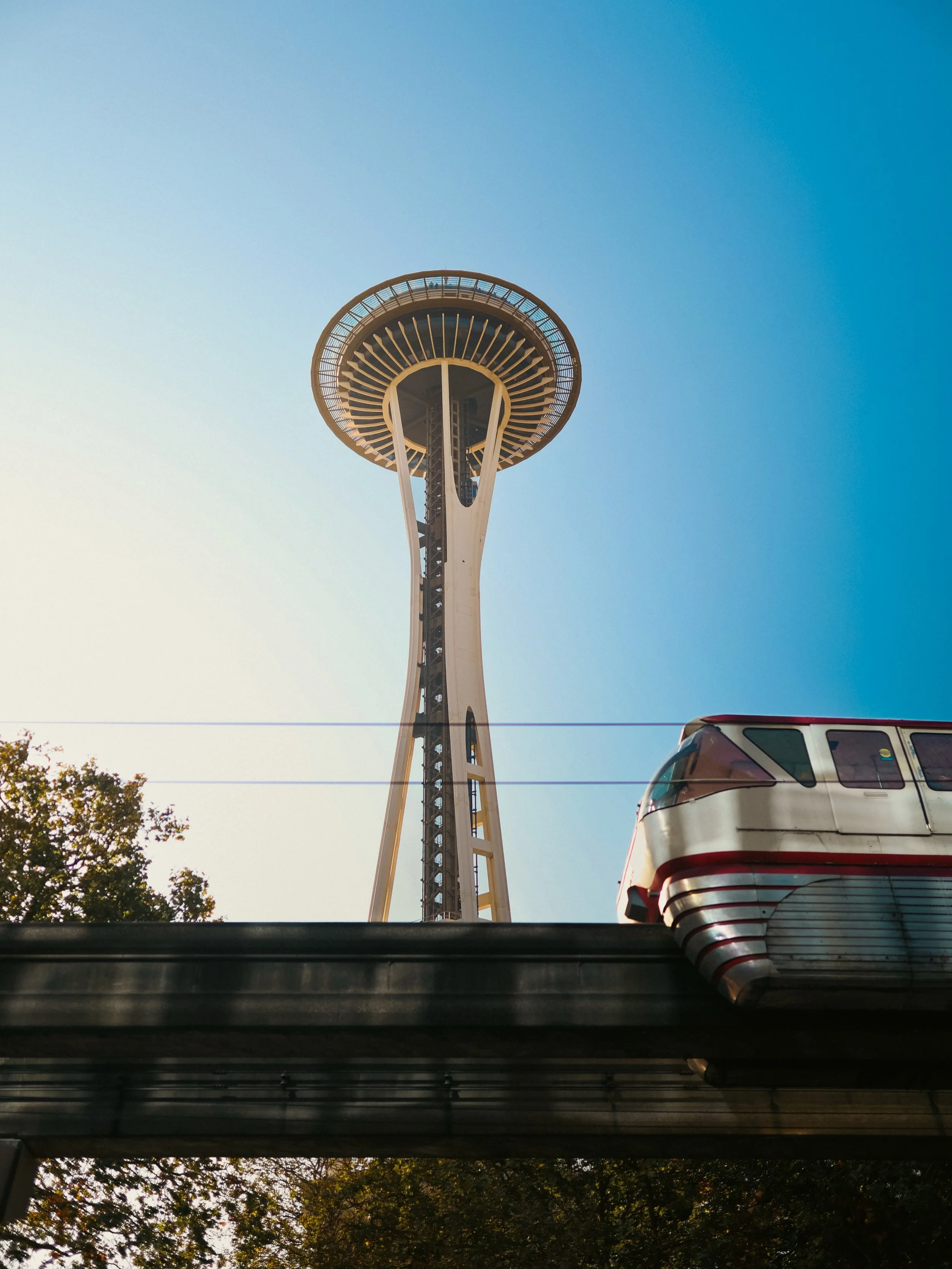 Day two of street photography in Seattle. Learning quickly that patience and repositioning is the key to finding the moment. #seattlephotographer #streetphotography #seattle #seattlecontentcreator #canonr6