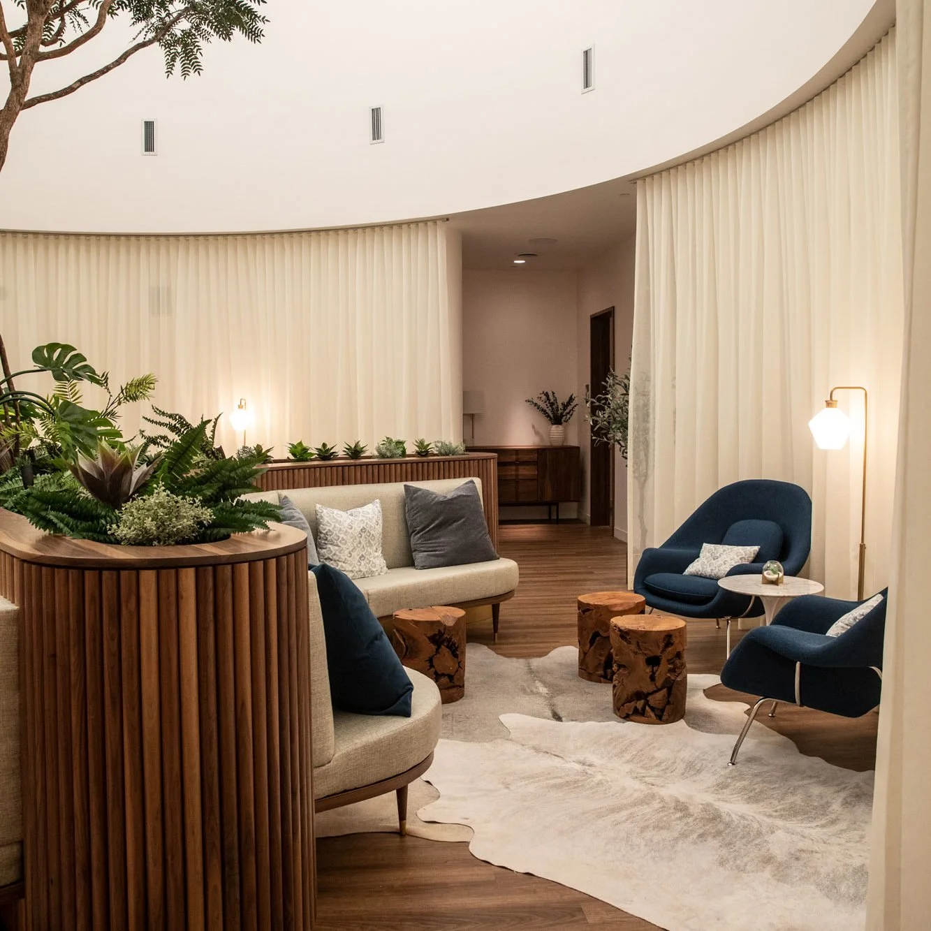arboretum_lounge_Day1-3136-aspect-ratio-1x1-1.jpg