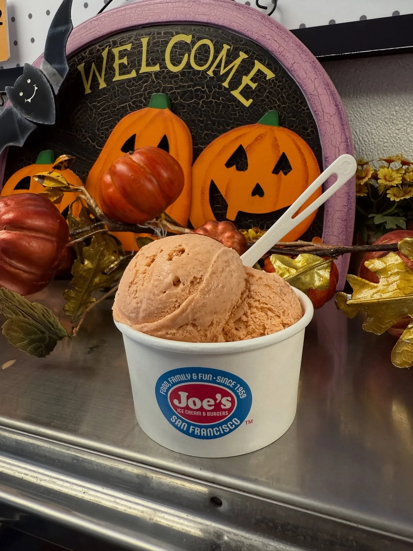 Pumpkin ice cream is back at Joe&rsquo;s 🧡 We especially love the first scoop of pumpkin ice cream, it makes us feel like the holidays are just around the corner. Come and enjoy the taste of fall with us!

📸Tag or dm us for a chance to be featured 