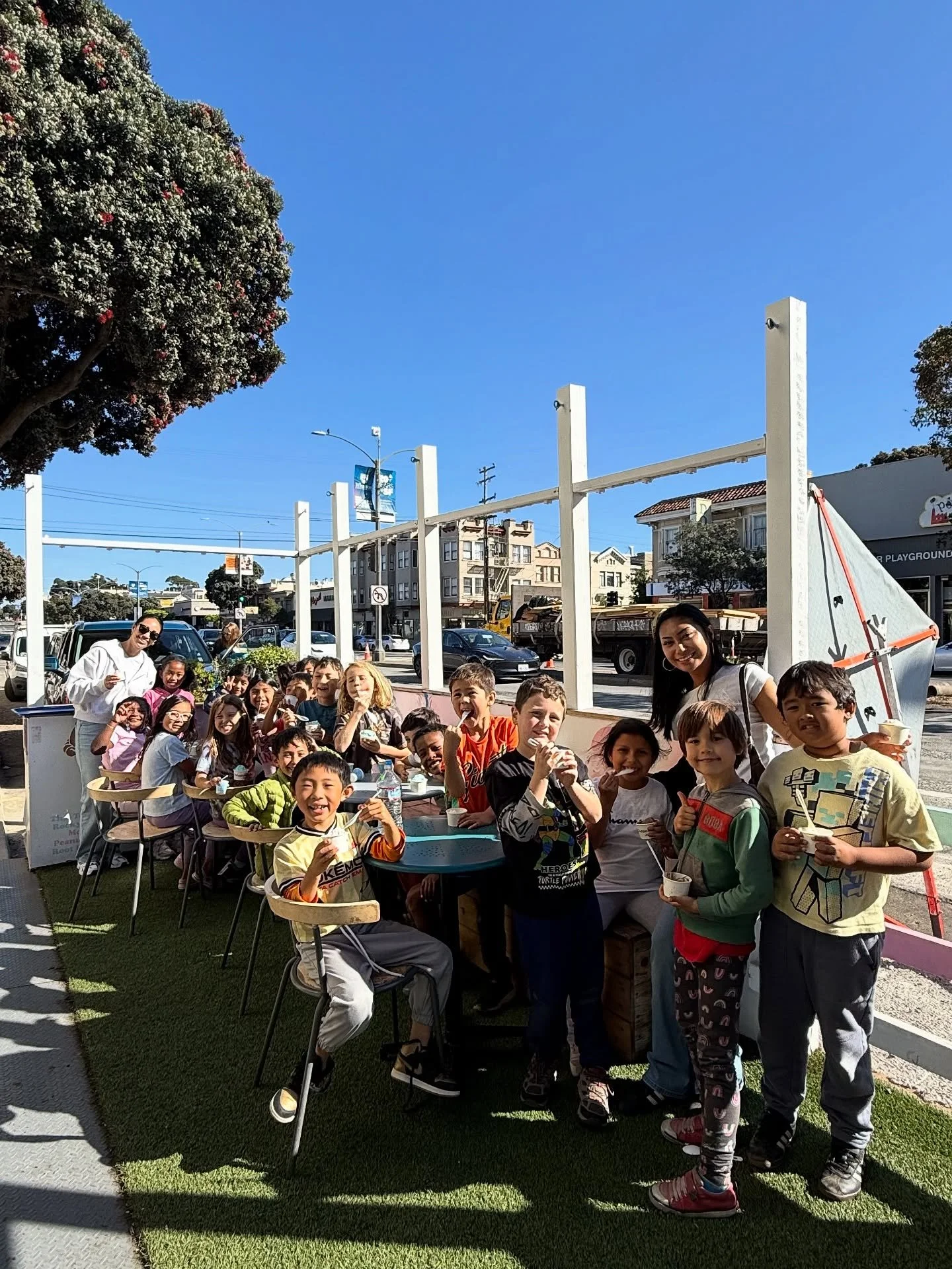 Our 5th Alamo Elementary fundraiser was a sweet success! π¦πSo many Alamo families stopped by. It was so busy I didn’t even have a chance to say hi! π
I want to say thank you to everyone who supported the Alamo fundraiser! 
Big thank you to A