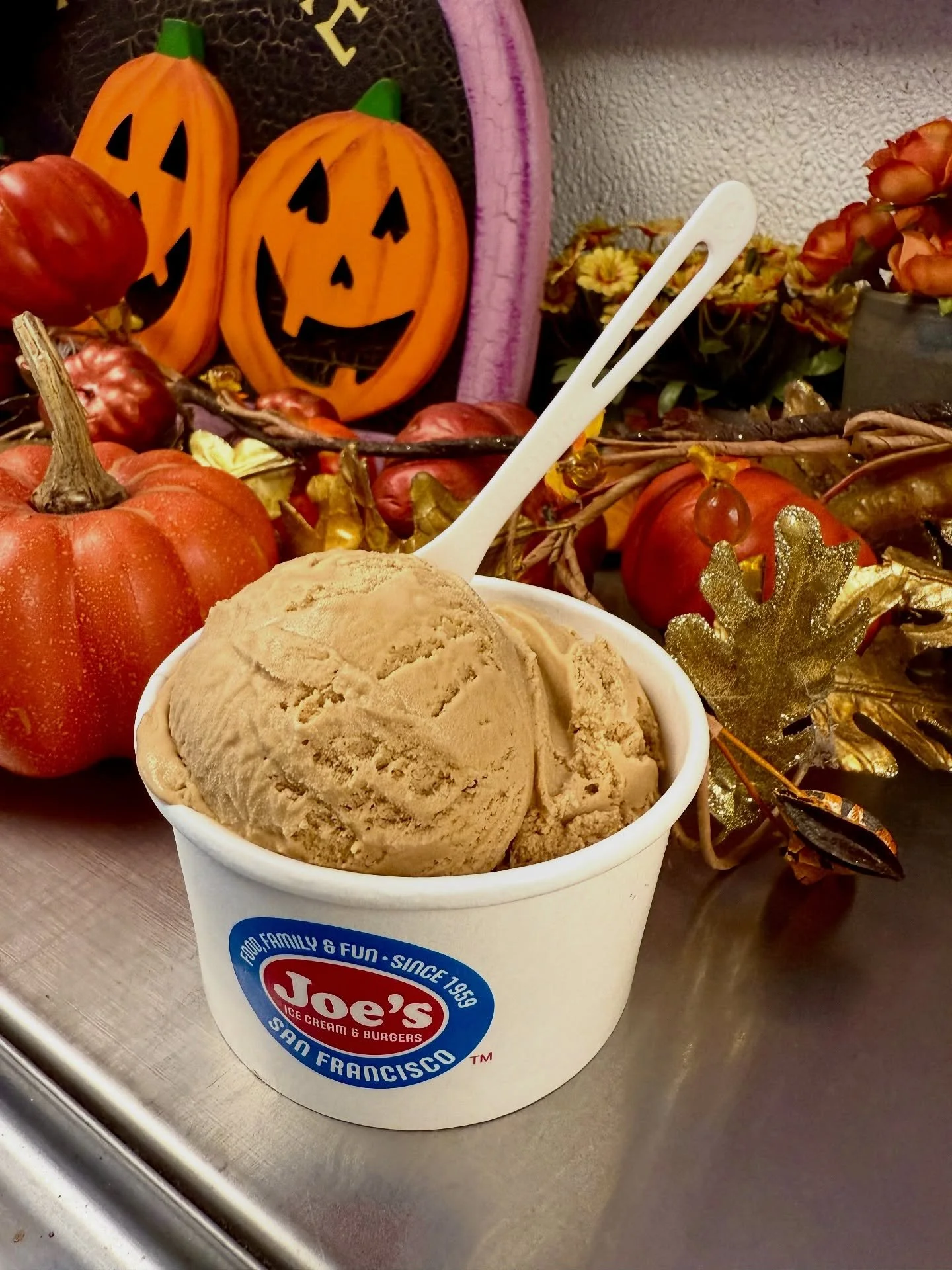 Irish Coffee season is here! βπ¦ Our rich coffee ice cream blended with a hint of rum brings us that cozy, happy holiday feeling. Hope it brings you the same happiness too! 
β¨#holidayflavors #irishcoffee #joesicecreamsf #familyfoodfun #homemadeicecr