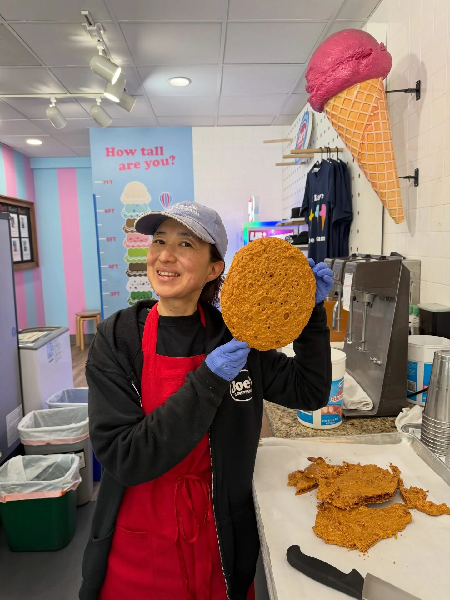 Did you know we make giant dalgona candy and crush it into our Dalgona Coffee ice cream? ☕🍯 

They come out in different shapes and sizes every time I make them, which makes it even more fun!😁
