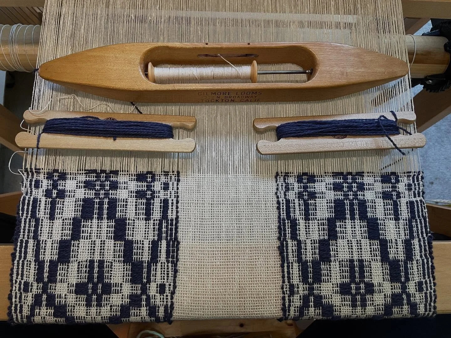 Work in process.
🫆
Channeling my great5x aunt Xoa.
Weaving an adaptation of her coverlet with a plain weave linen for eventual print/embroidery or cyanotype. 
Feels so good to be back at the loom🙏🏽💙🙏🏽
#ancesters #overshotweaving #gratitude