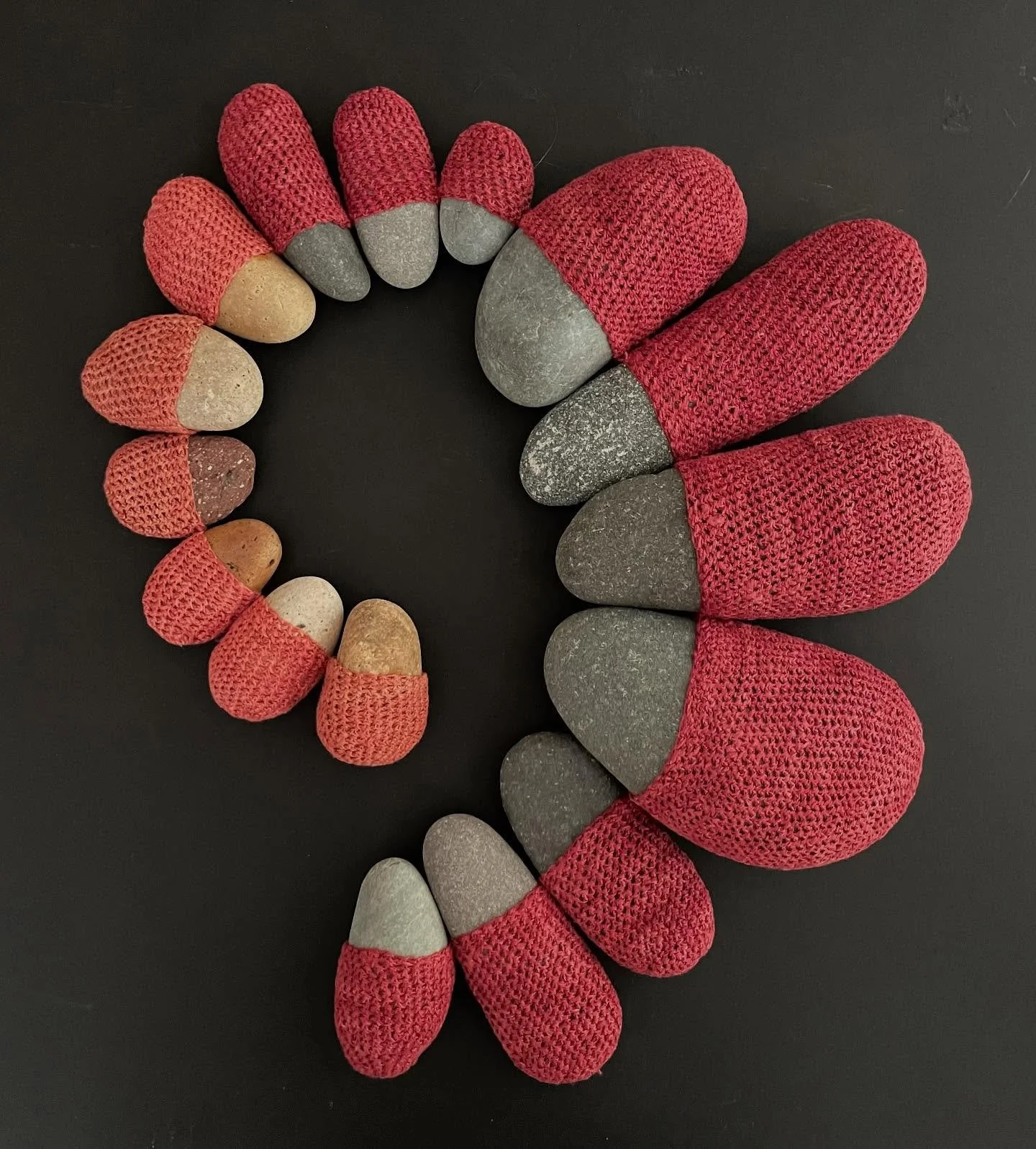 Isn't it interesting
🌿
That the simple arrangement of objects 
🌿
can shift one's perspective?
🌿
Maine beach stones
Madder dyed Linen, crocheted.
🌿
#mainebeachstones #crocheted #crochetedstones #textileart #textileartist #textileinstallation #natu