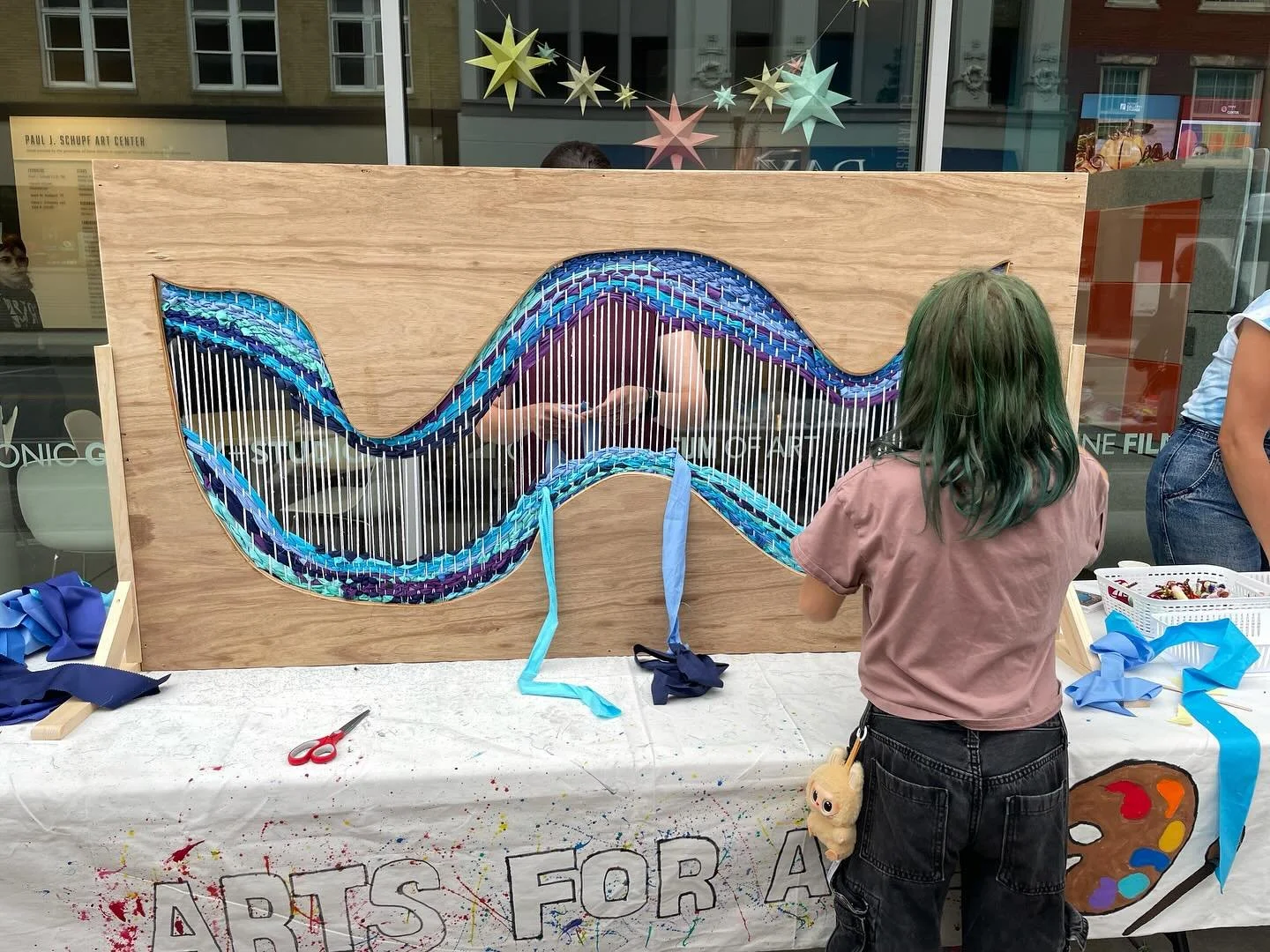 Art builds community!
🌿
Yesterday 
I had the amazing pleasure of helping Waterville ME
Launch a community weaving.
🌿
Woven on a custom, locally built
&quot;River loom&quot;
🌿
An intergenerational, and even enter species project (a bee joined us fo