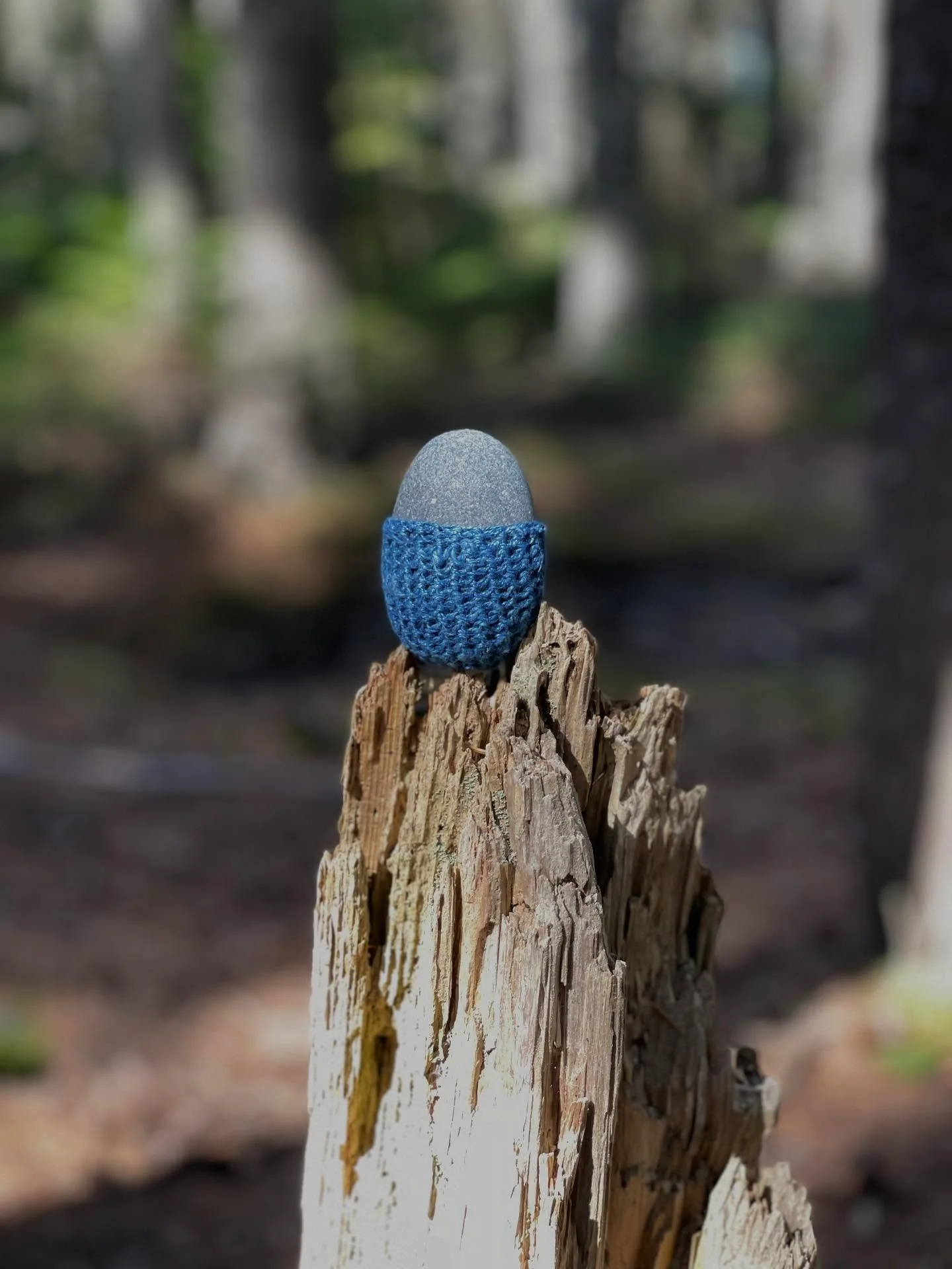 Indigo blue linen 
Crocheted
🌿💚🌿
Maine beach stones 
🌿💙🌿
Monhegan woods and shoreline
💦🌿💦
#mainebeachstones
#crochetedstones #textileart #textileartistsofinstagram #indigodyedlinen