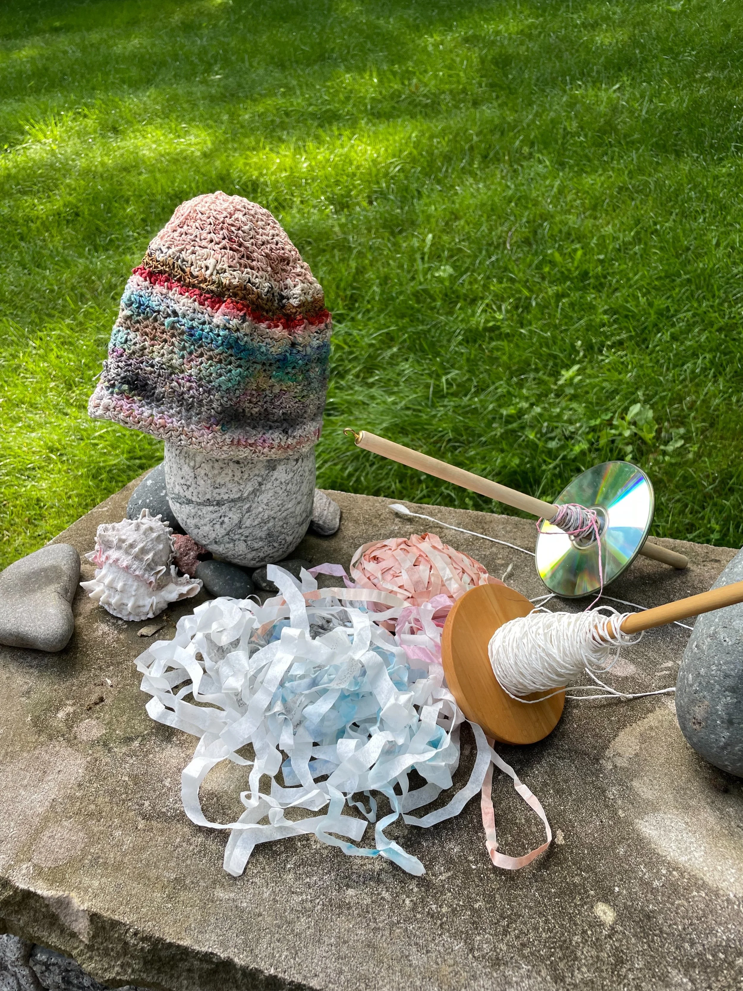 A sheet of paper or a paper coffee filter.... becomes thread.
Called Kami-ito . It is a Japanese traditional process of turning paper into thread. 

And I made a hat! 
Next on the agenda is to do some tapestry weaving. Stay tuned! 
#kamiito #paperspi