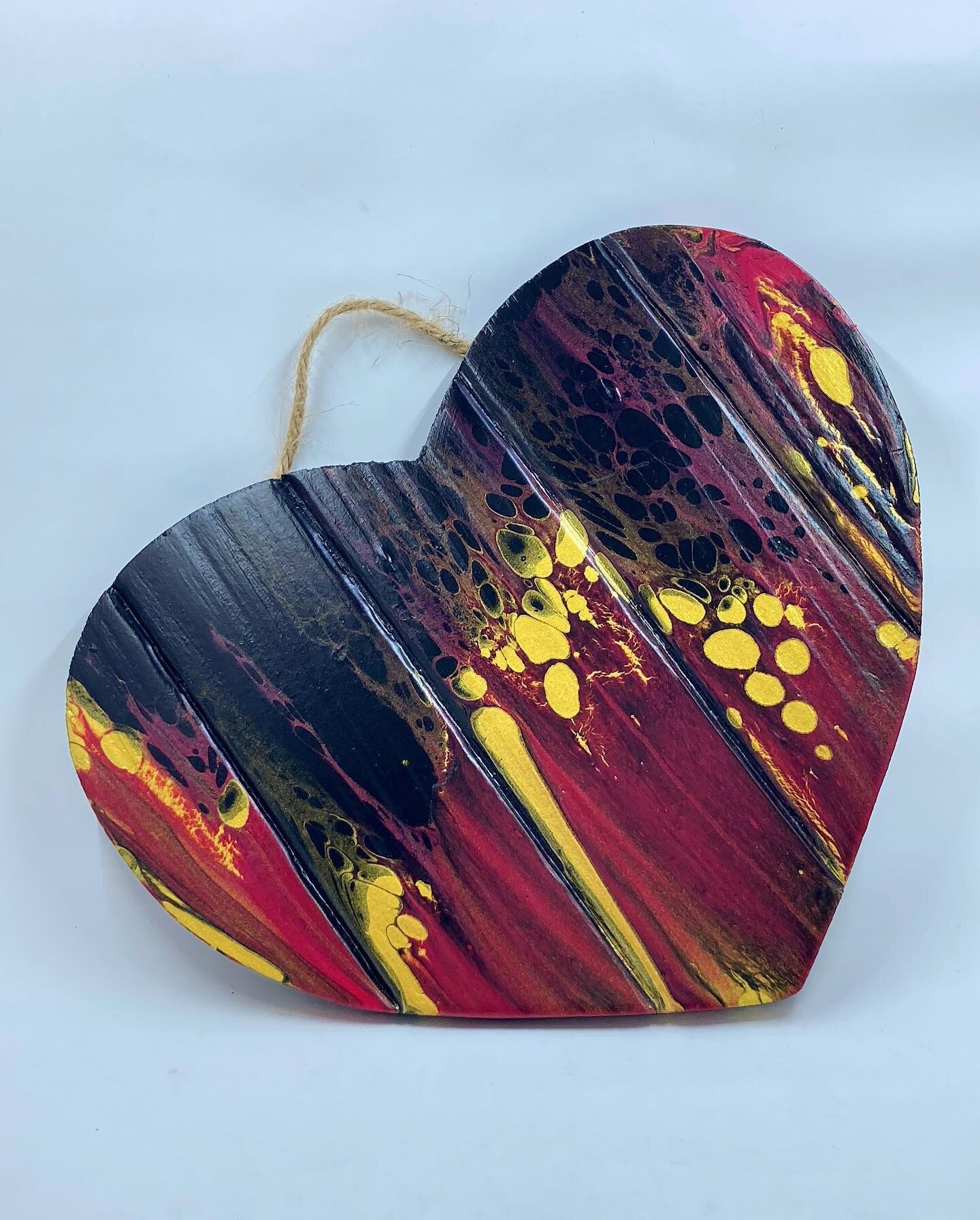 ❤️Happy Valentine&rsquo;s Day! ❤️
Take home a little love with these wooden hearts! #calcifer is bold and fiery, while #sophie is sweet and subtle. Which is your heart? 😍

#valentines #paintpouring #howlsmovingcastle #acrylicpouring #acrylicpaint #f