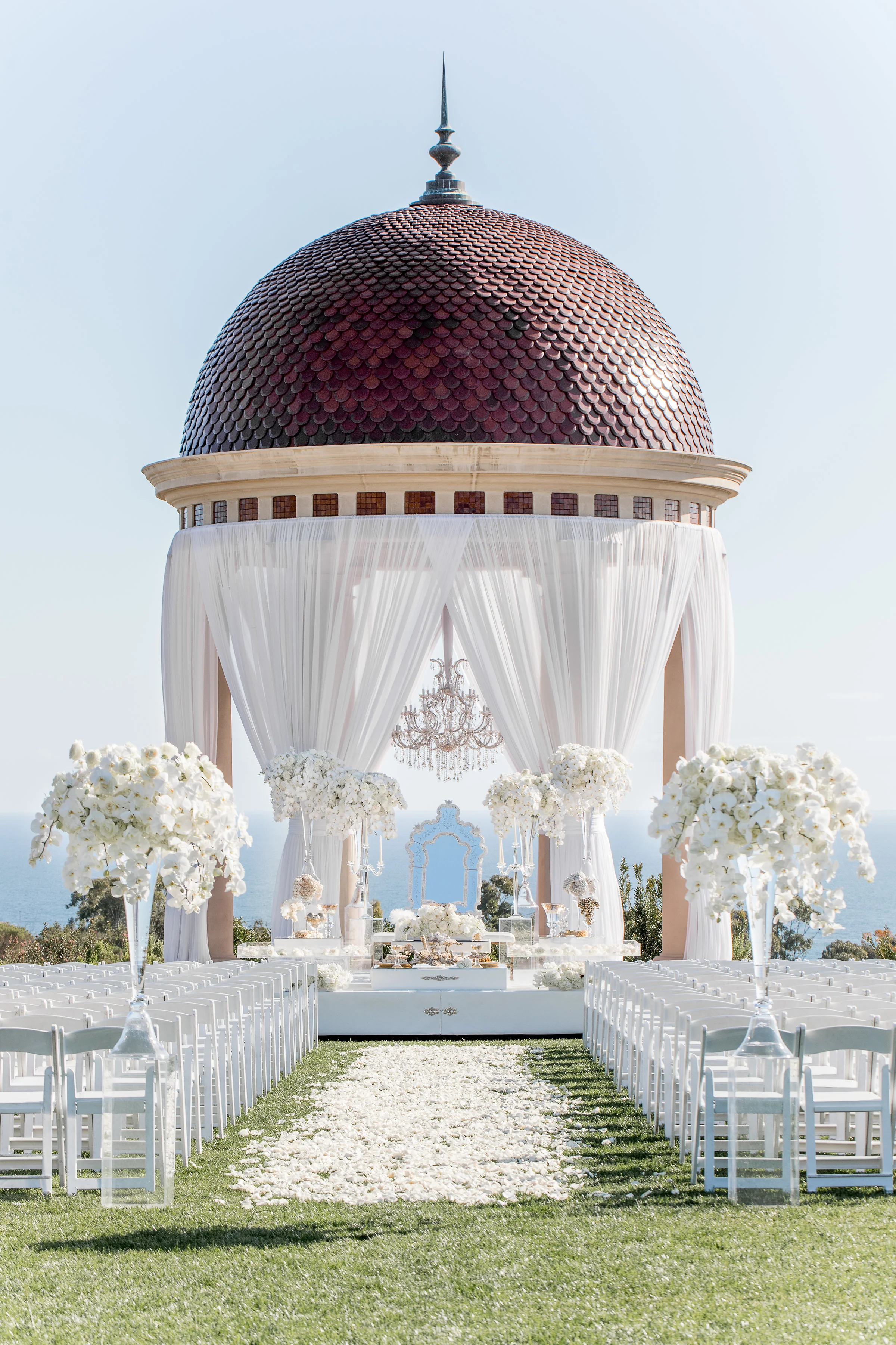 Aboutdetailsdetails | Katie Beverley Photography | Pelican Hill | Ocean View | Rotunda | White draping | White orchid | Glass vases | White roses | Flower Aisle | Chandelier |