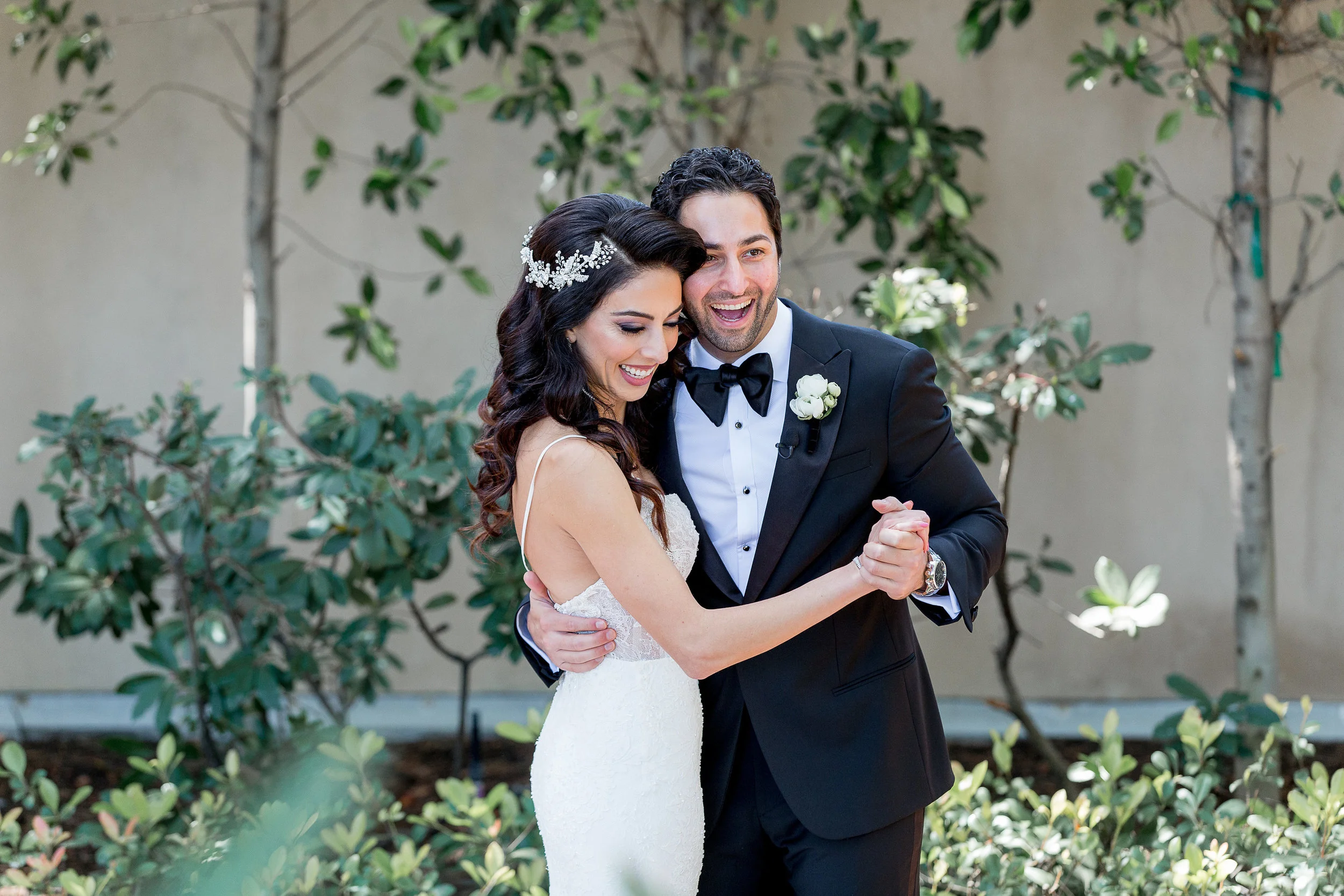 Aboutdetailsdetails | Katie Beverley Photography | Pelican Hill | Bride and Groom | Dancing | Headpiece | Greenery