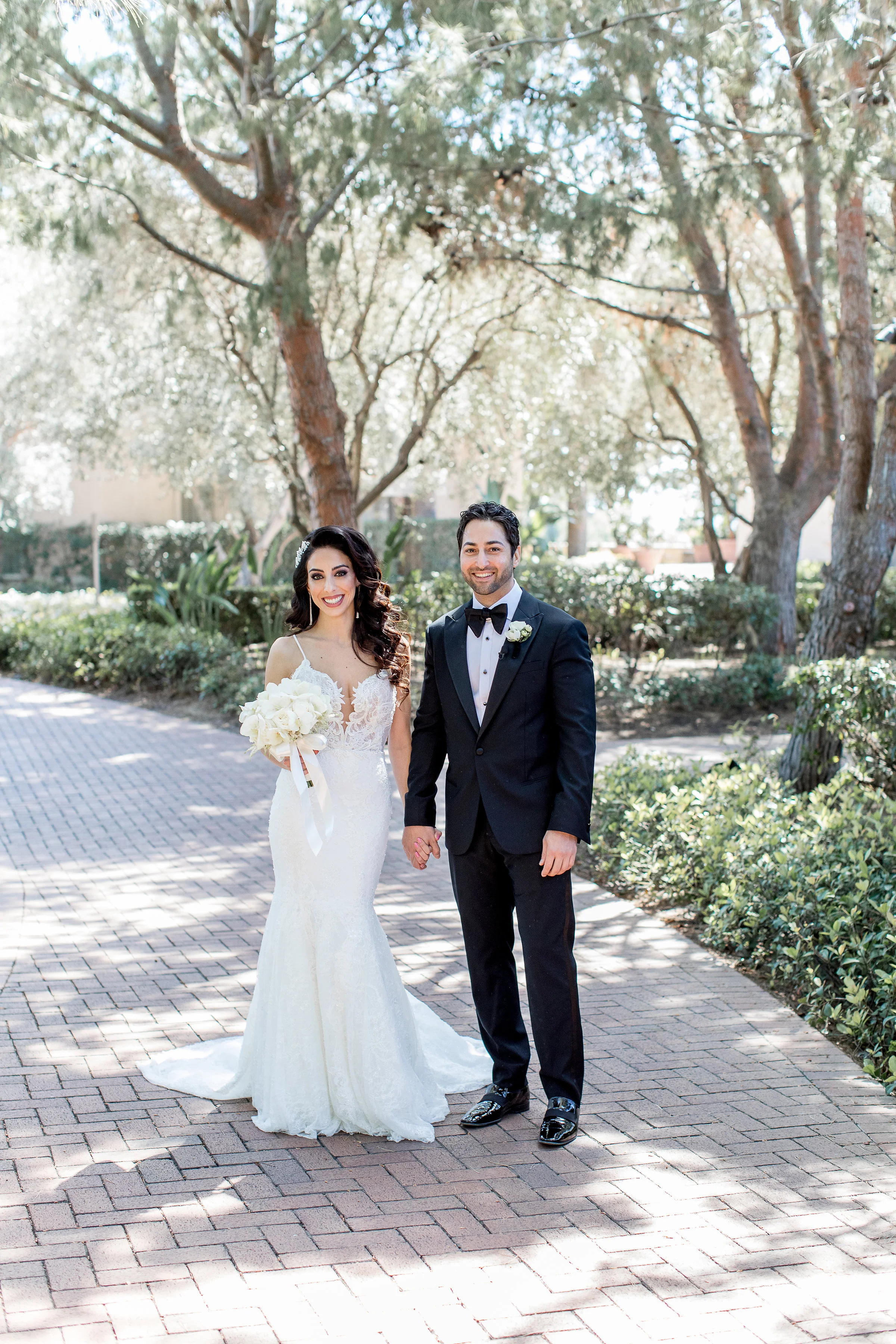 Aboutdetailsdetails | Katie Beverley Photography | Pelican Hill | Outdoor shoot | Bride and Groom | Lace |