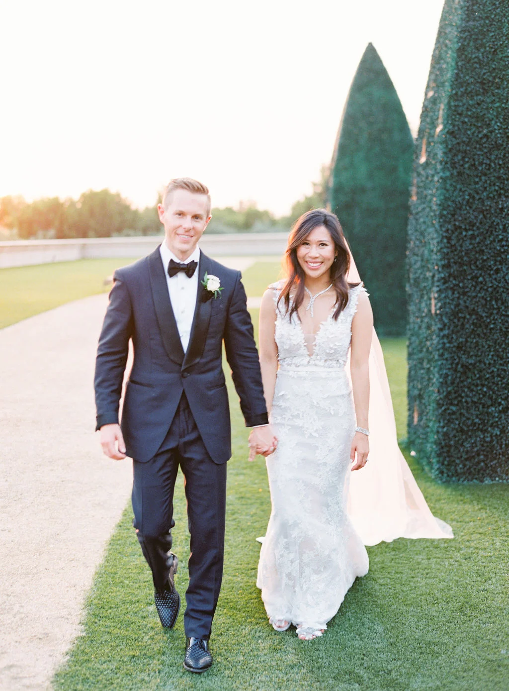 aboutdetailsdetails | OCweddingplanner | family portrait | dogs | pelican hill | beach | outdoor ceremony | bride and groom | photoshoot |