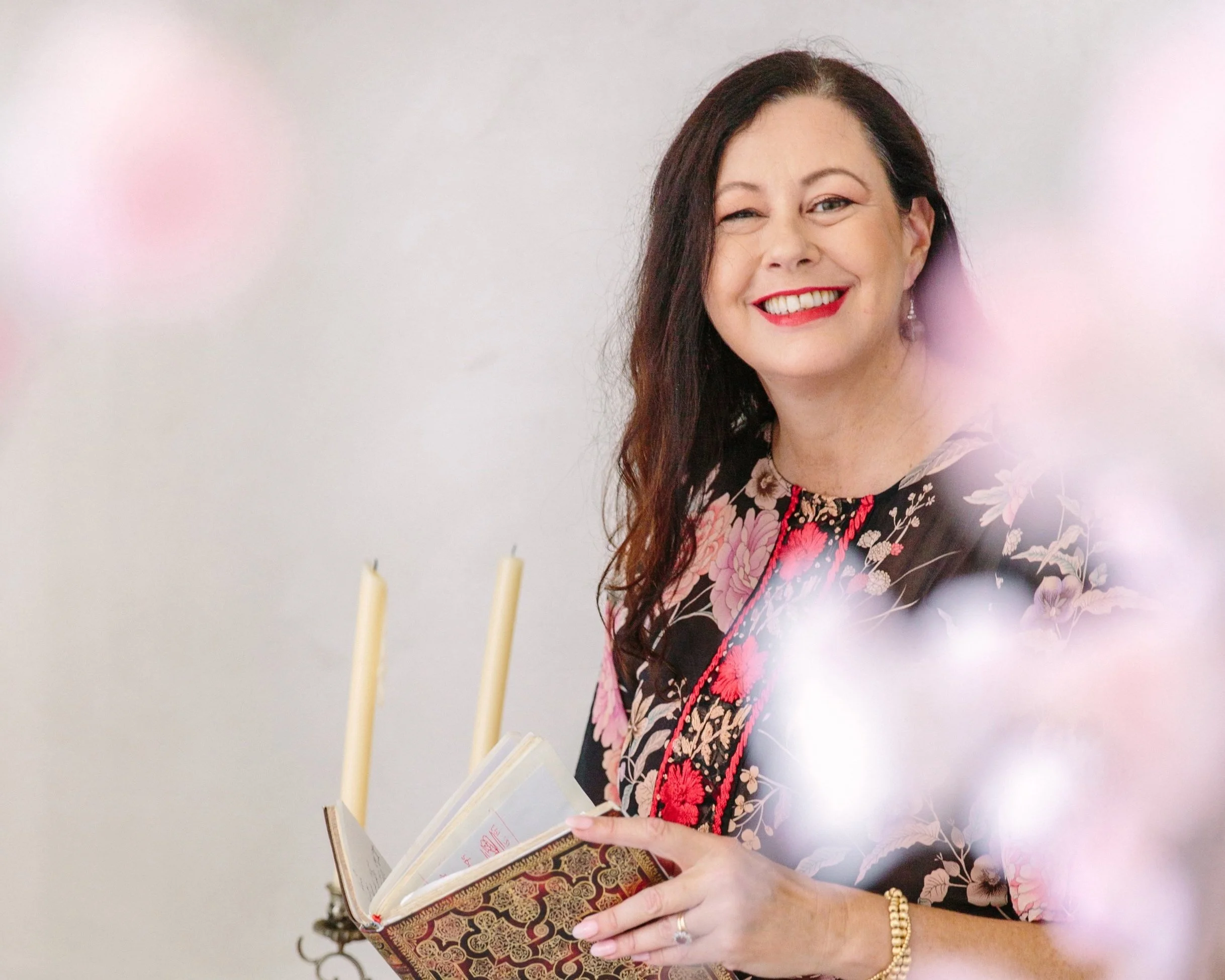 Interview with Kate Forsyth- Author of 'The Crimson Thread'!