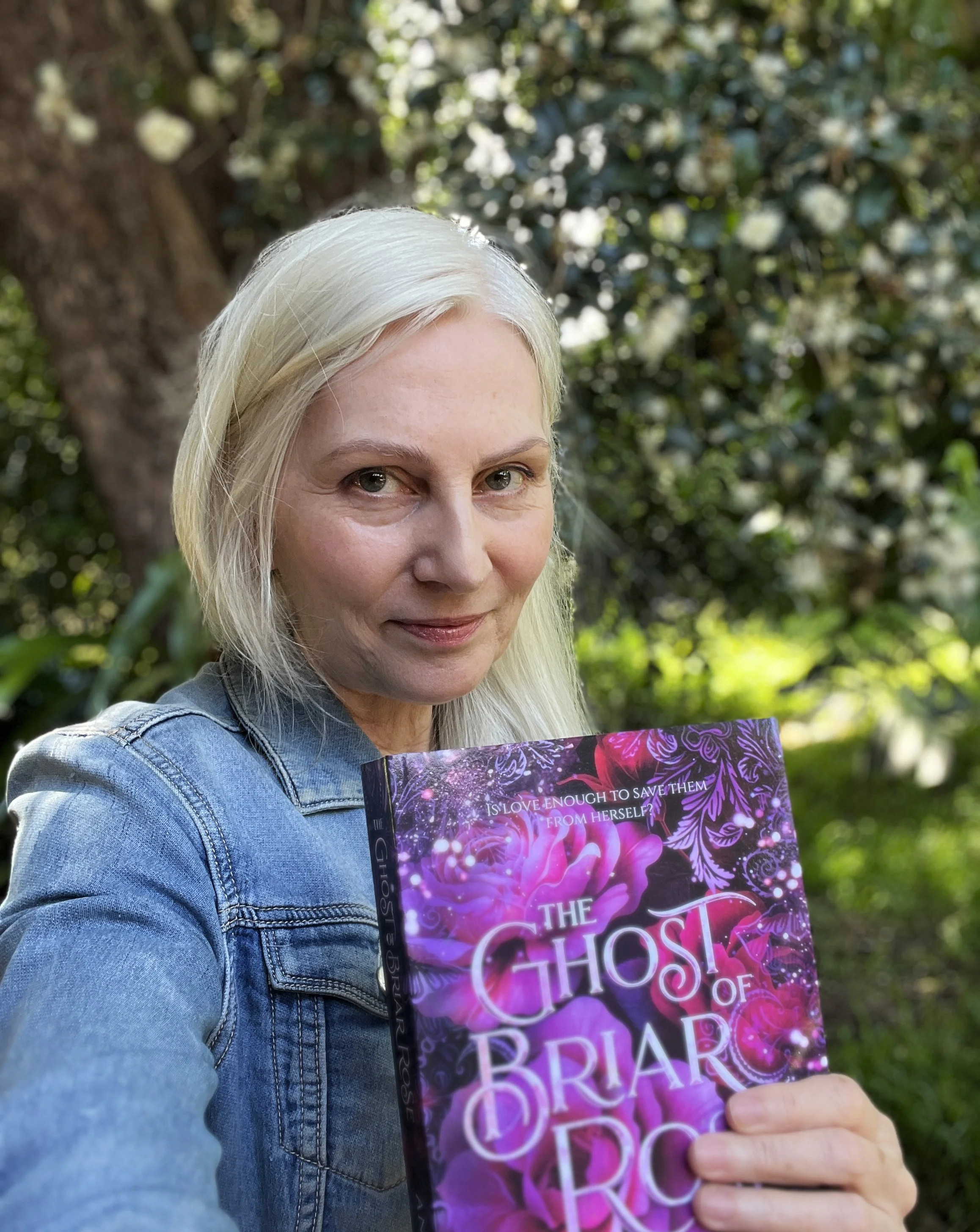 Interview with Anna Romer - author of The Ghost of Briar Rose.