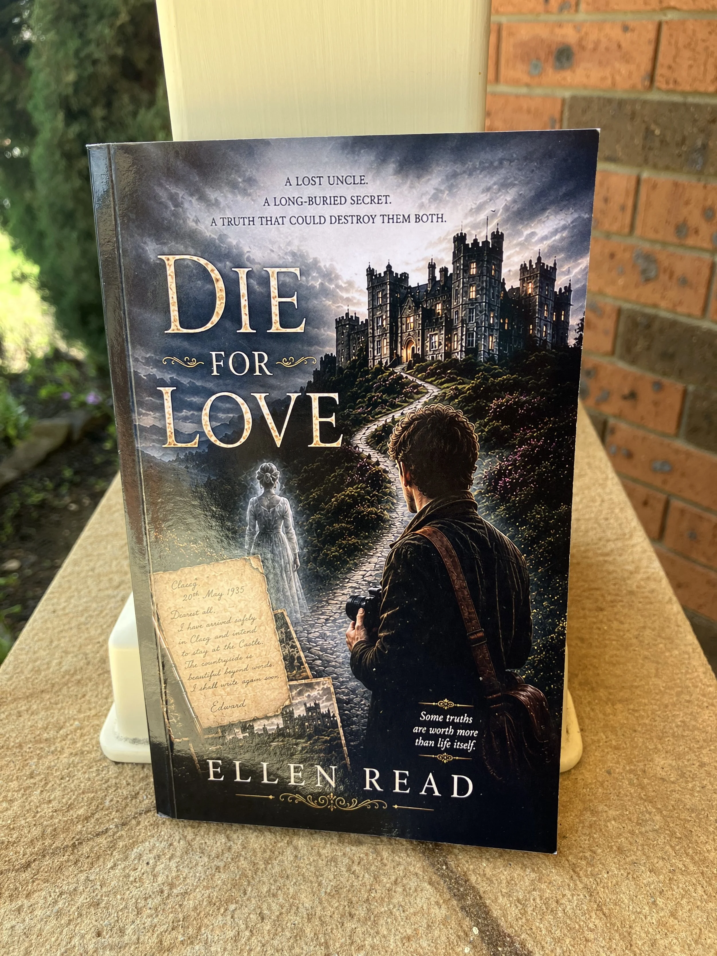 Review of Die For Love by Ellen Read