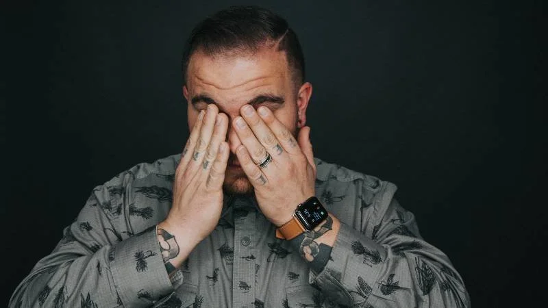 14 Fysiske symptomer på angst: Koblingen mellem krop &amp; sind