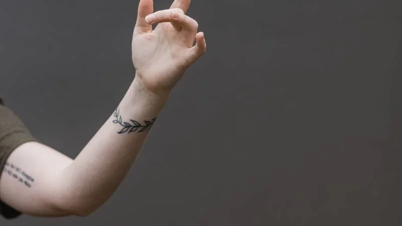 Hvorfor stress og angst kan give smerter i venstre arm