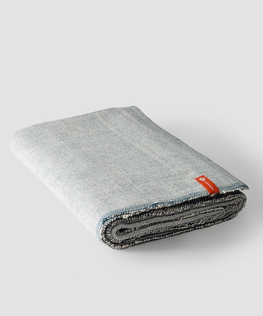 Authentic Thick Yoga Blanket - Microfiber Yoga Blanket Soft Woven Polyamide  & Polyester Blanket in Solid Grey