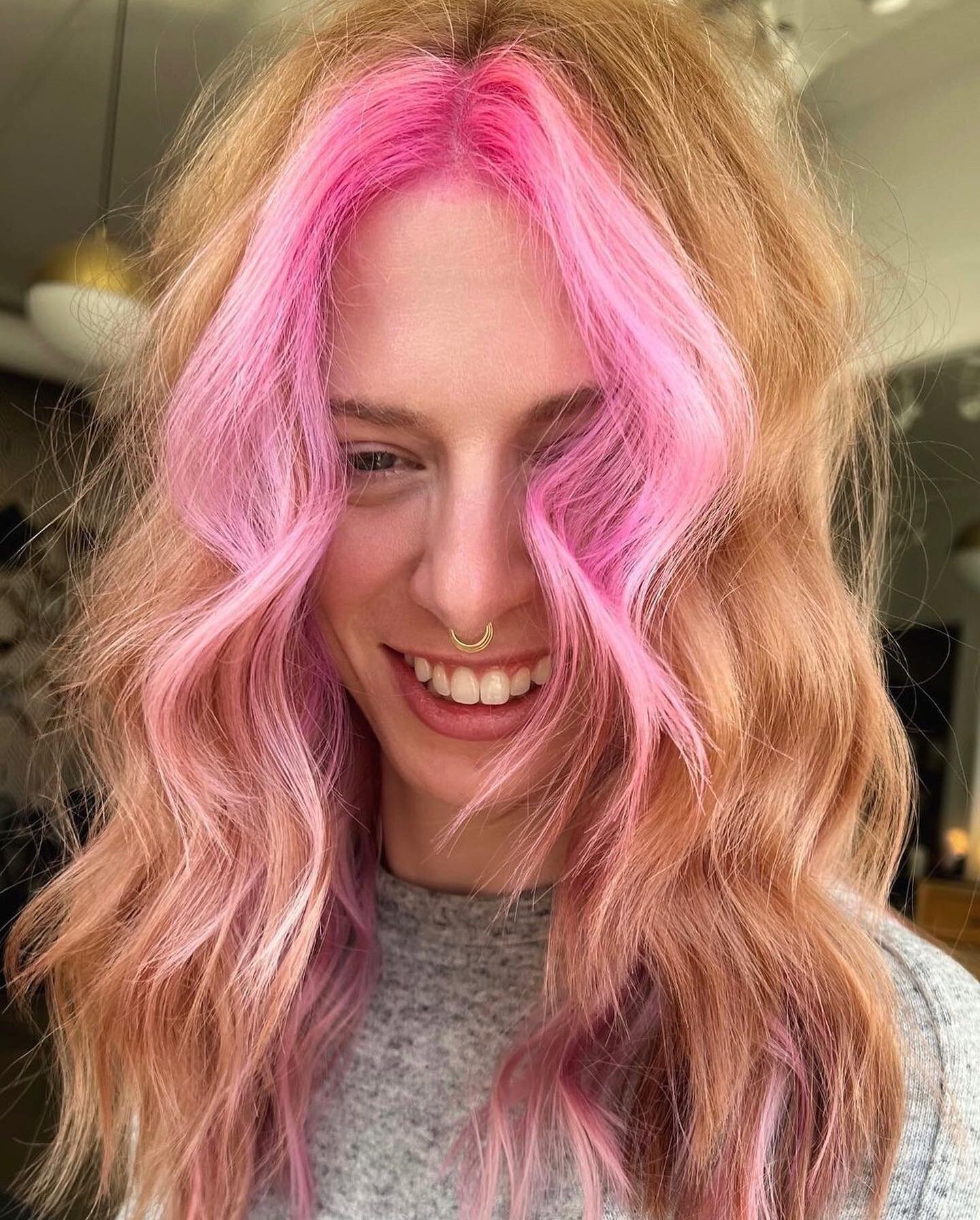 Hair by @jillyxpop

.
.
 #sustainablebeauty #denversalon #cultofmanesalon #womanowneddenver #denversalon #denverhair #denverhairstylist #5280hairsalon #5280hairstylist #pinkhair #colorblockhair #colorblockedhair