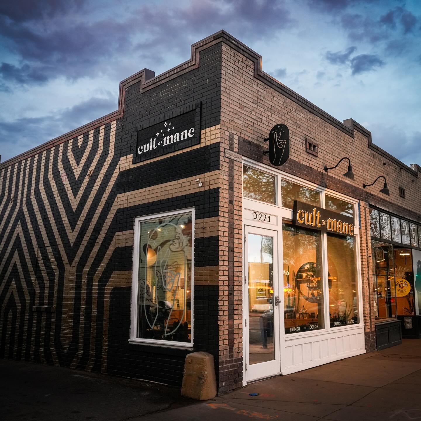 Cult of Mane is hiring! 
✨Join the cult ✨
Email: hello@cultofmane.salon
&bull;
&bull;
&bull; 
#denversalon #denverhairsalon #denverhairstylist