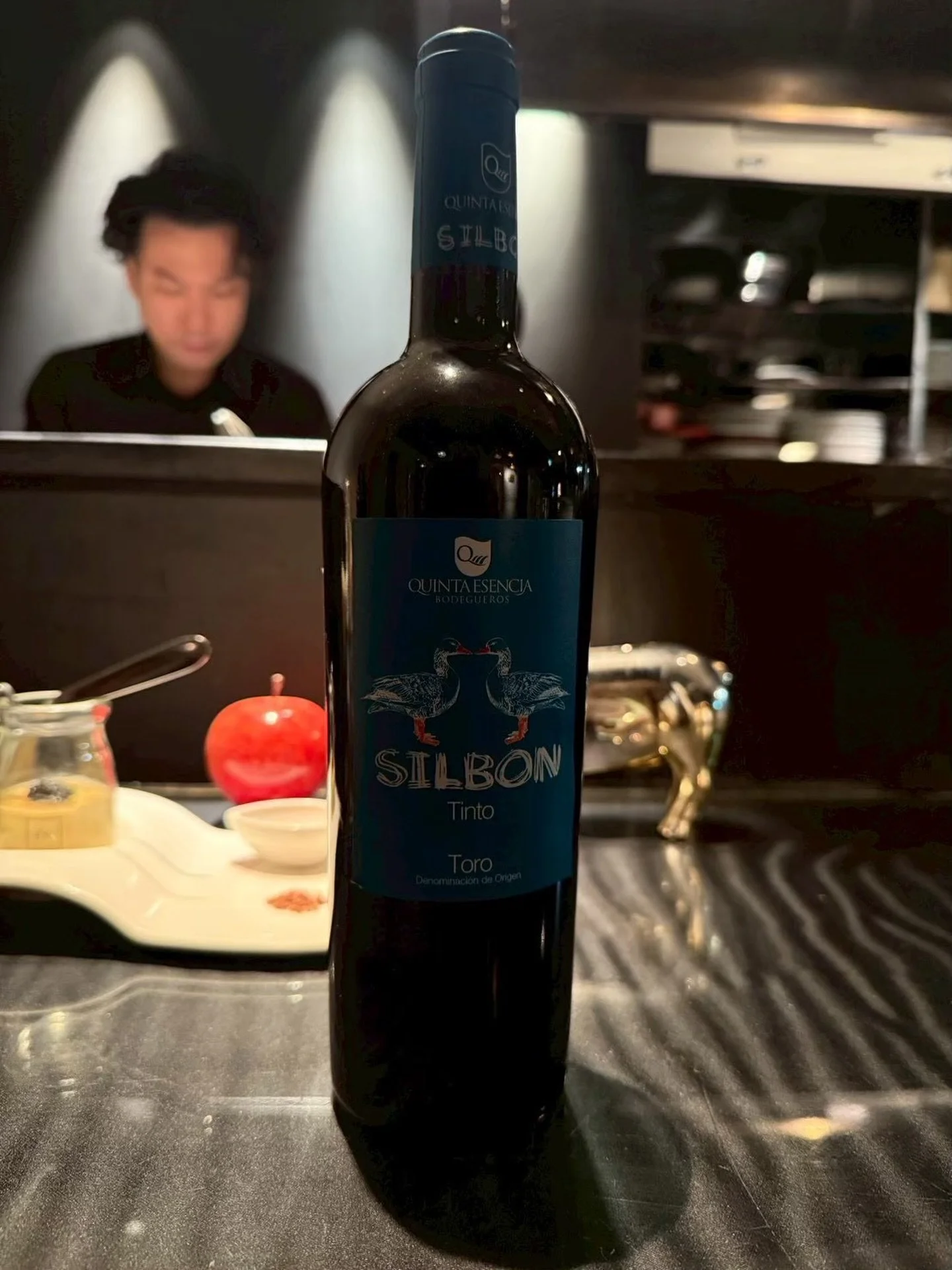 ＿＿Bodegueros Quinta Esencia
Silbon

スペインワインのご紹介
シルボン🇪🇸🍷

原産地呼称: D.O.トロ
生産者:キンタ　エセンシア
品種:ティンタ　デ　トロ

力強く豊かな果実味が特徴の
トロらしいワインですが、
しっかりとした酸味があり
飲み飽きない1本です✨

特別な日のお食事にもぴったりです💙
ぜひお試しください。

EX-nishiazabu
『EX』エクス

▪︎住所
東京都港区西麻布1-15-1 森口ビル 1Ｆ

▪︎営業時間
月-日　祝