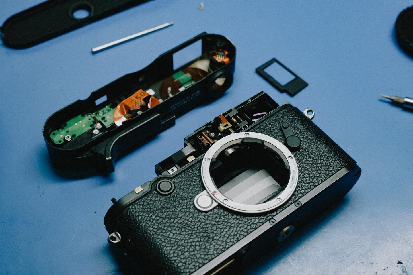 A few repairs from this week so far

- Leica M10 rangefinder repair and fungus removal 
- Mamiya 6 rangefinder repair and fungus removal as well 
- Yashica T5 housing replacement , rangefinder clean and removal of dust/sand 
- Olympus OM-1 service 

