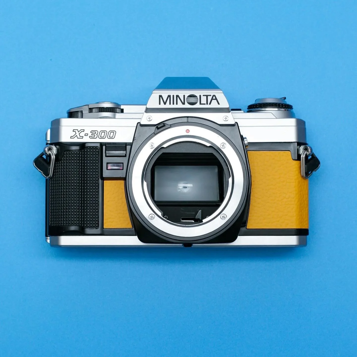 We&rsquo;re thrilled to announce that we now offer replacement leatherette for the Minolta X-300
.
Choose from a variety of colors, such as racing green, black, yellow, and many more.
.
Available now&mdash;check the link in our bio!
.
#minolta #minol