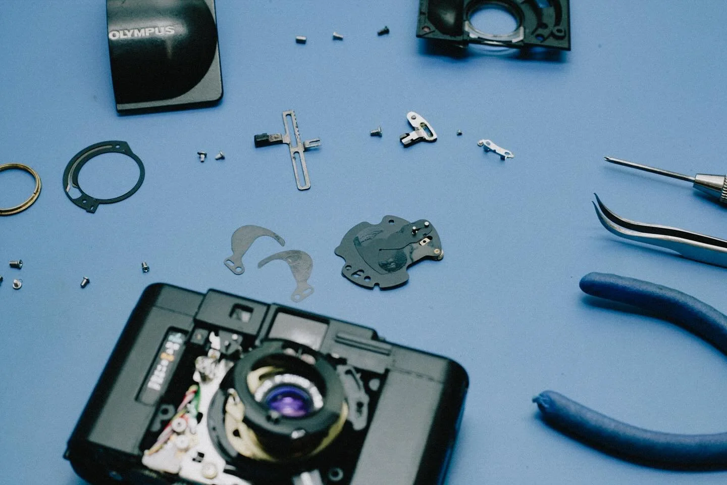 A few repairs from this week

- Olympus XA
- Contax T3
- Leica M4
- Contax T2

#nikon #yashica  #rollei #leica #mamiya #ppprepairs #pppcamerasleica  #pppcameras #ppprepairsleica #camerarepairs #photooftheday #photography #filmsnotdead #filmforever #k
