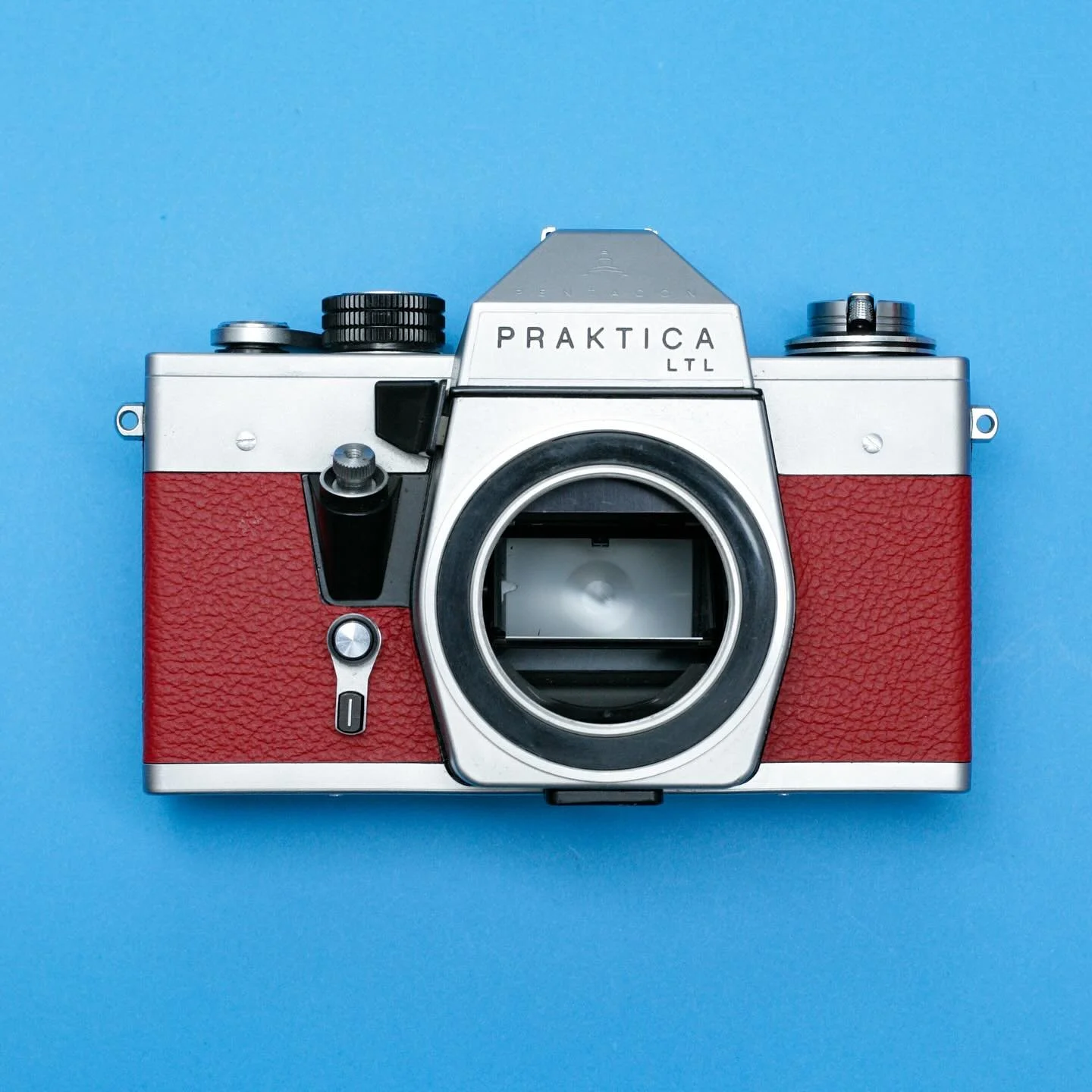 We&rsquo;re thrilled to announce that we now offer replacement leatherette for the Praktica LTL
.
Choose from a variety of colors, such as safari  green, black, yellow, and many more.
.
Available now&mdash;check the link in our bio!
.
#minolta #minol