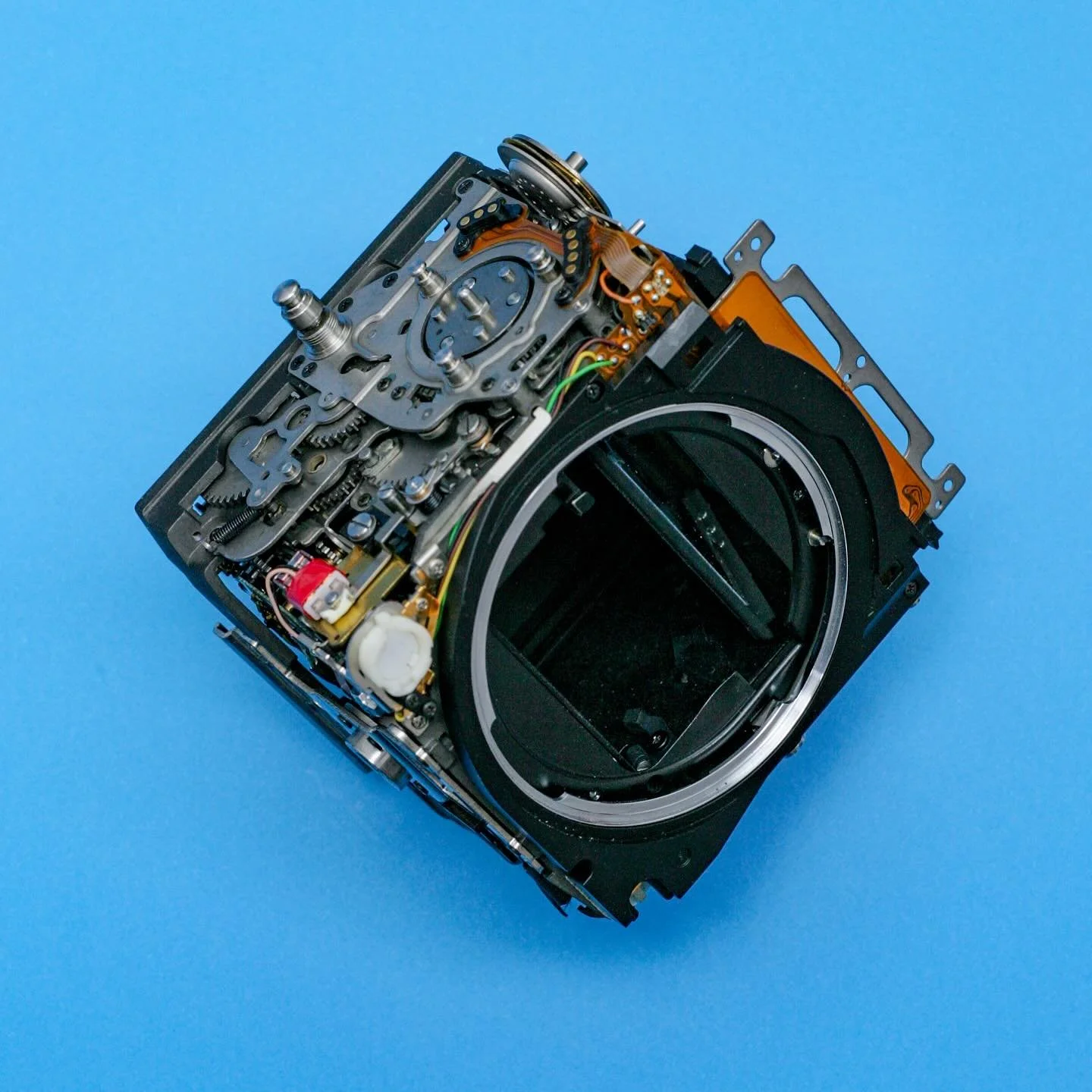 ✨ Introducing our latest replacement part for the Mamiya 645 ✨

Listening to feedback from the analogue community, we&rsquo;ve developed a durable replacement mirror stop 

now available to order on our website!
Compatible with the Bronica SQ-A
.
#br