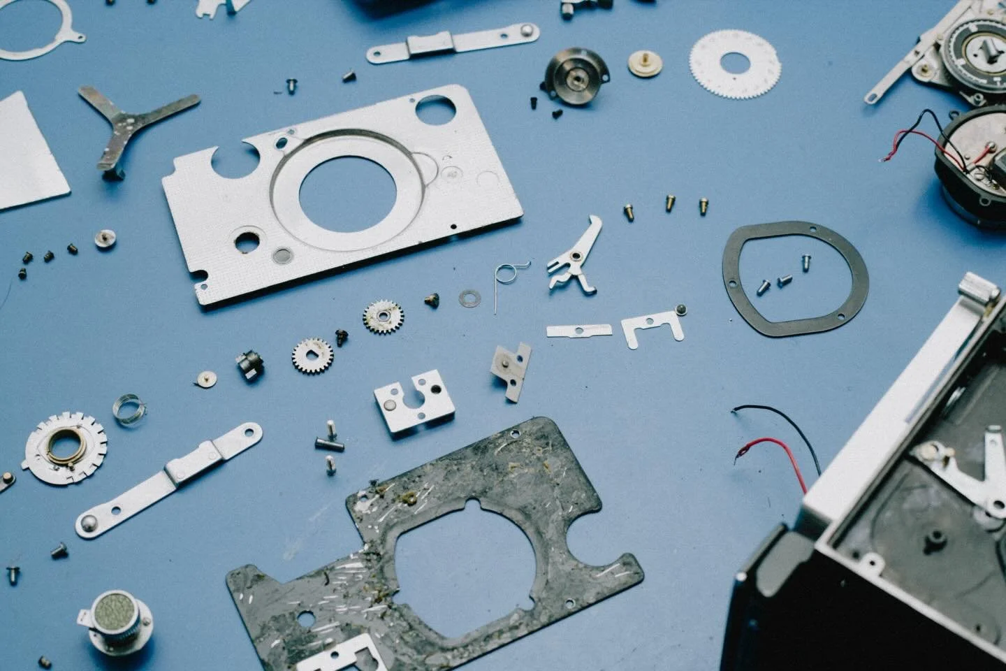 A few repairs from this week&hellip;

- Ricoh 225
- Olympus Pen EE-2
- Ricoh 225 shutter
- Pentax 28mm f2.8

#pentax #ricoh  #pppcameras #olympus