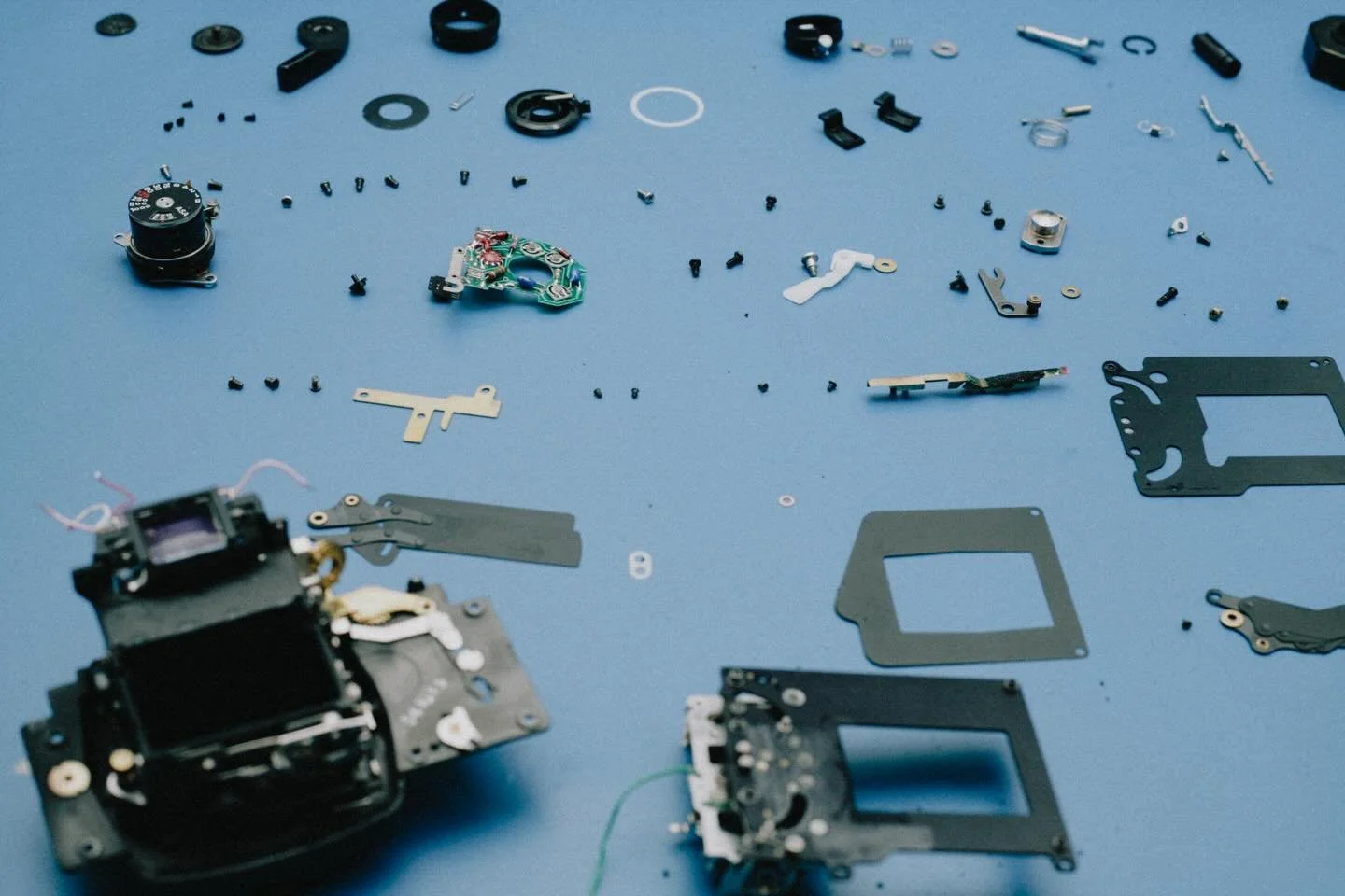 A few repairs from this week&hellip;

- Nikon FM
- Leica beam splitter repair 
- Hasselblad film back service 
- Hasselblad 150mm f4 

#leica #hasselblad  #pppcameras #nikonfm