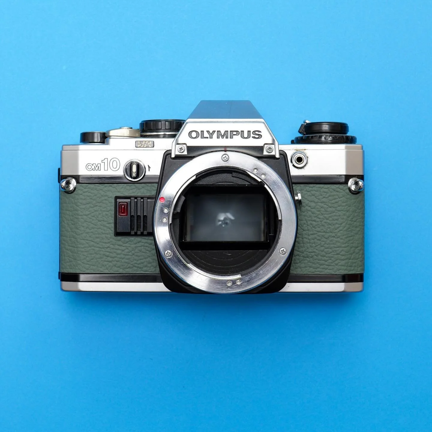 🔥 We&rsquo;re thrilled to announce that we now offer replacement leatherette for the Olympus OM10
.
Choose from a variety of colors, such as racing green, black, yellow, and many more.
.
Available now&mdash;check the link in our bio!
.
#olympus #oly