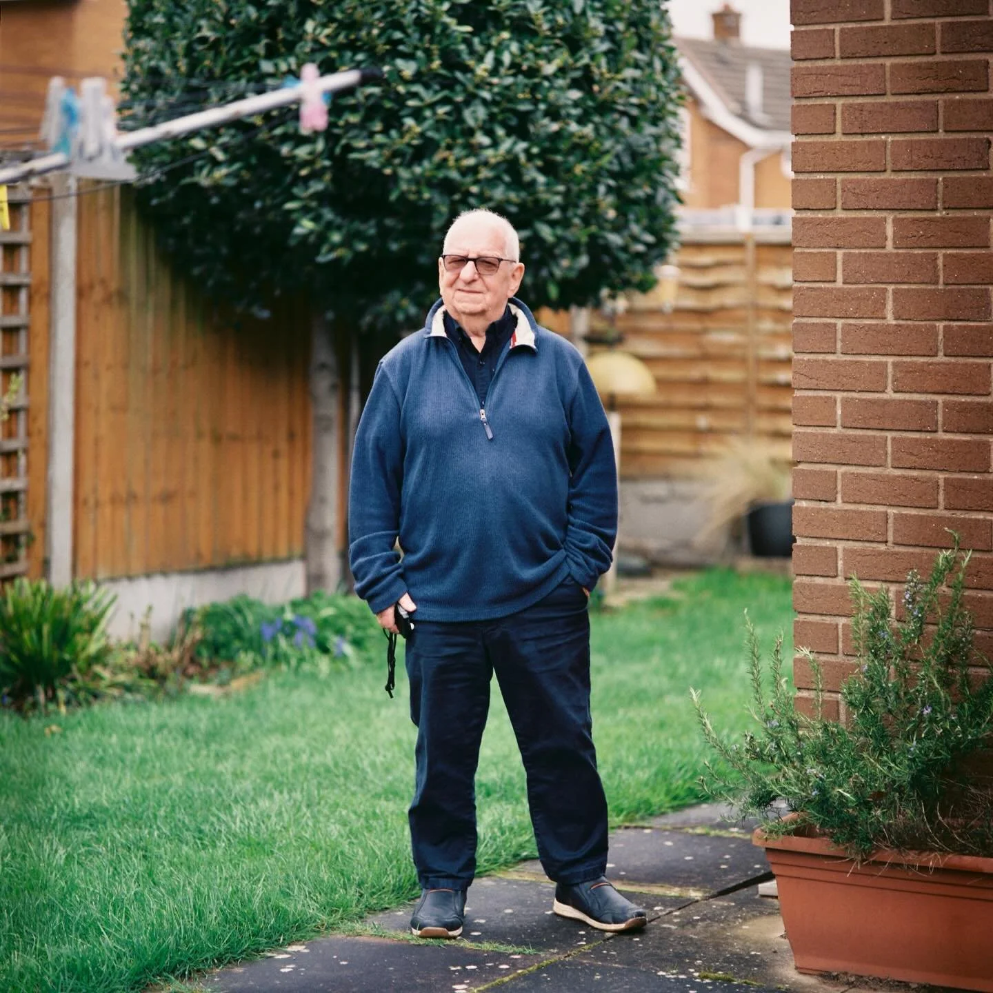 A great portrait captured by @carl_williams_photography 

📸 Bronica SQ-AM
🎞️Expired Fuji Pro 400H