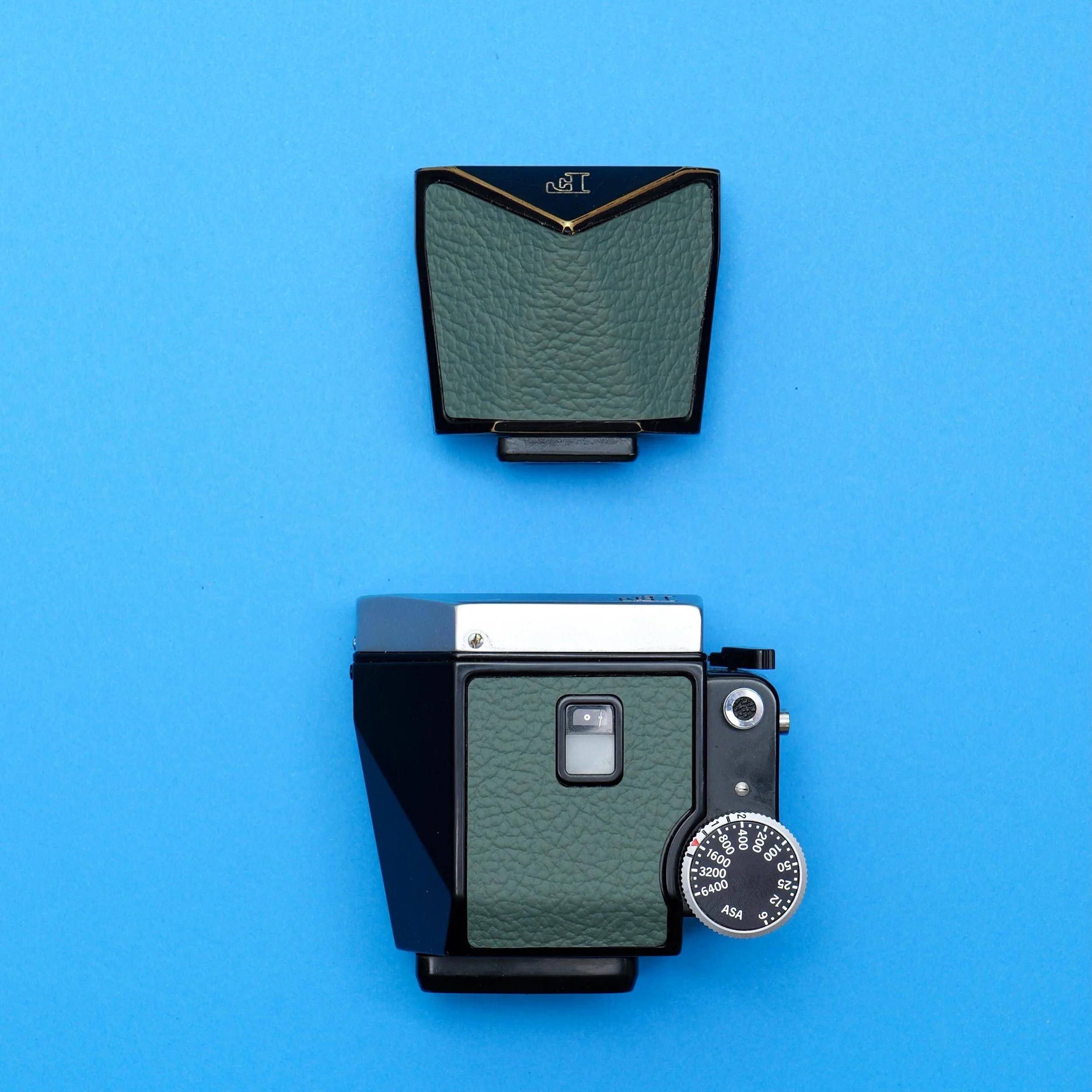 🔥 We&rsquo;re thrilled to announce that we now offer replacement leatherette for Nikon F Plain and Metered Prism 
.
Choose from a variety of colors, such as racing green, black, yellow, and many more.
.
Available now&mdash;check the link in our bio!